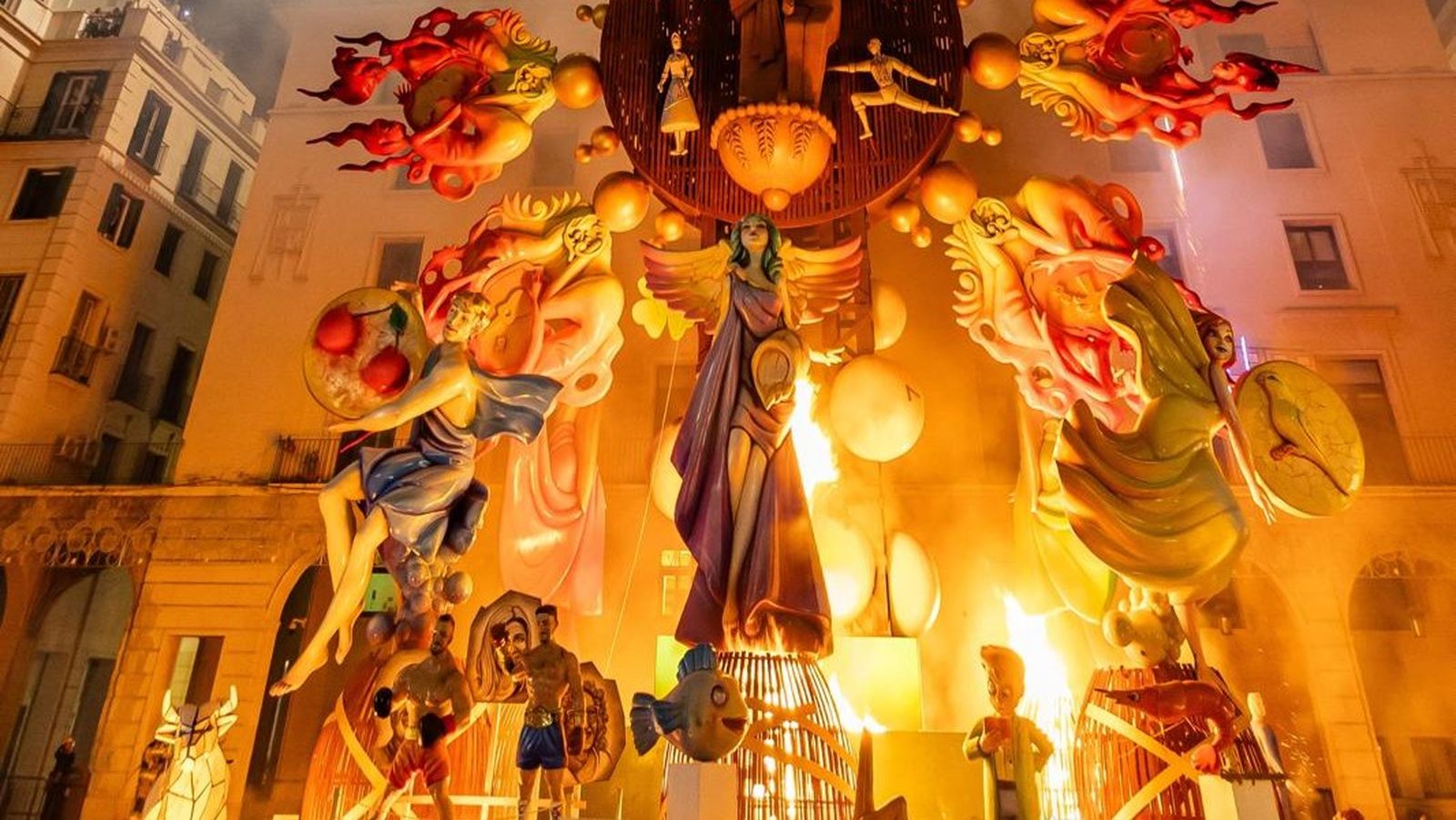 La Nit de Sant Joan, la radiotelevisió valenciana retransmetrà la Nit de la Cremà d'Alacant i altres municipis alacantins