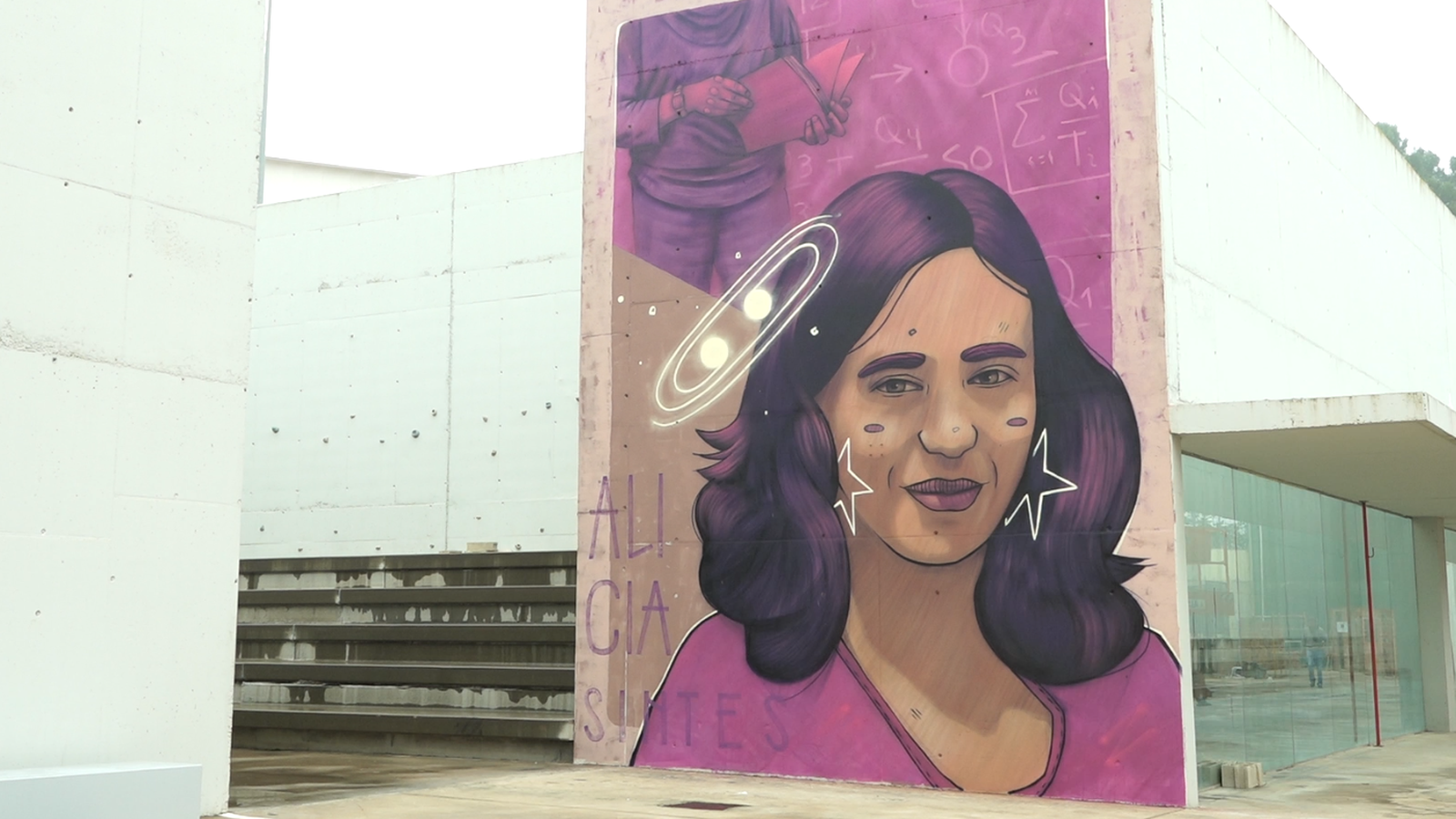 El mural de la física Alicia Sintes, fet per l'artista Maida K