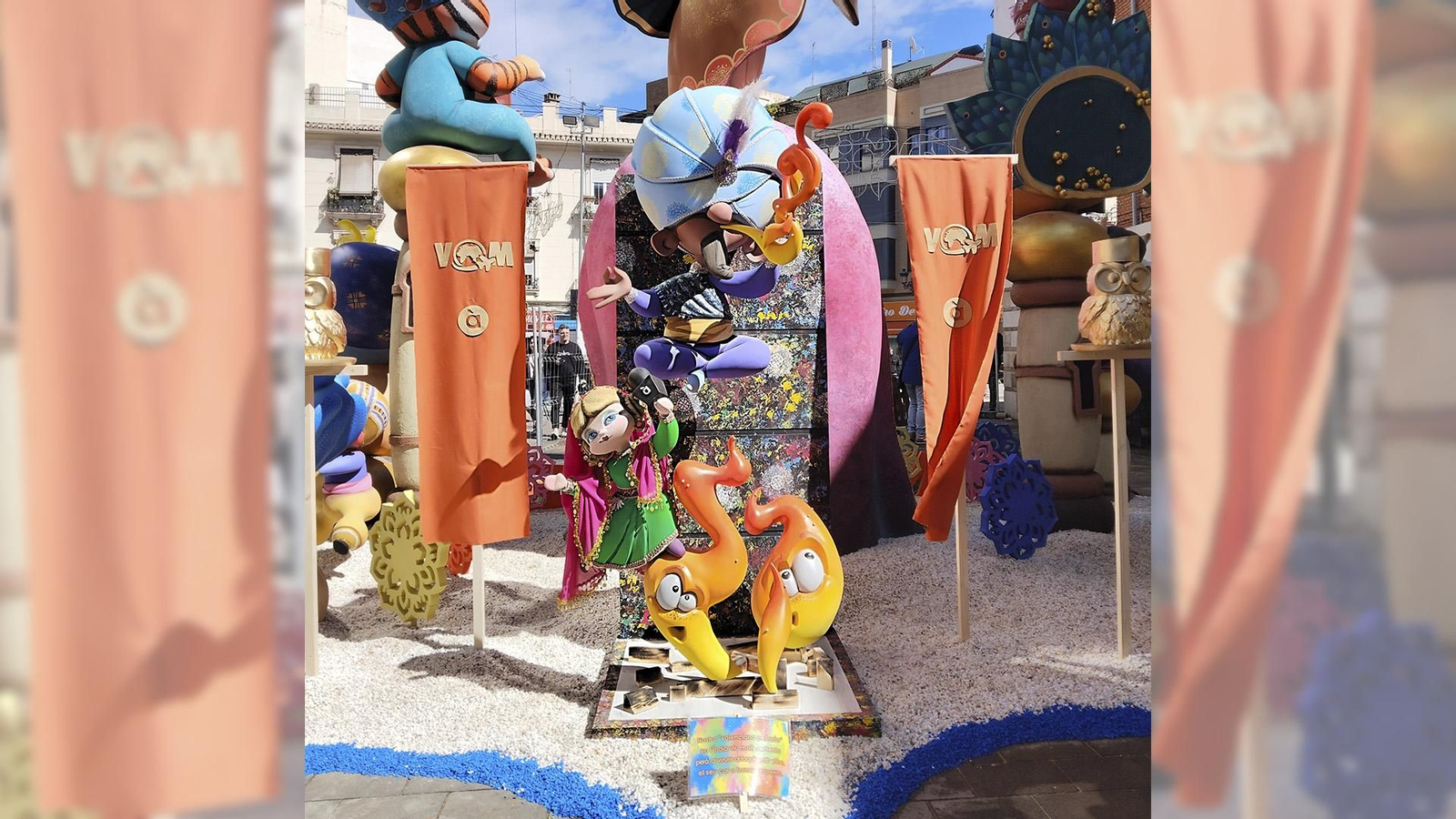 El segon premi, guardonat amb 750 euros i un estandard, és per a la falla Mercat de Russafa de València