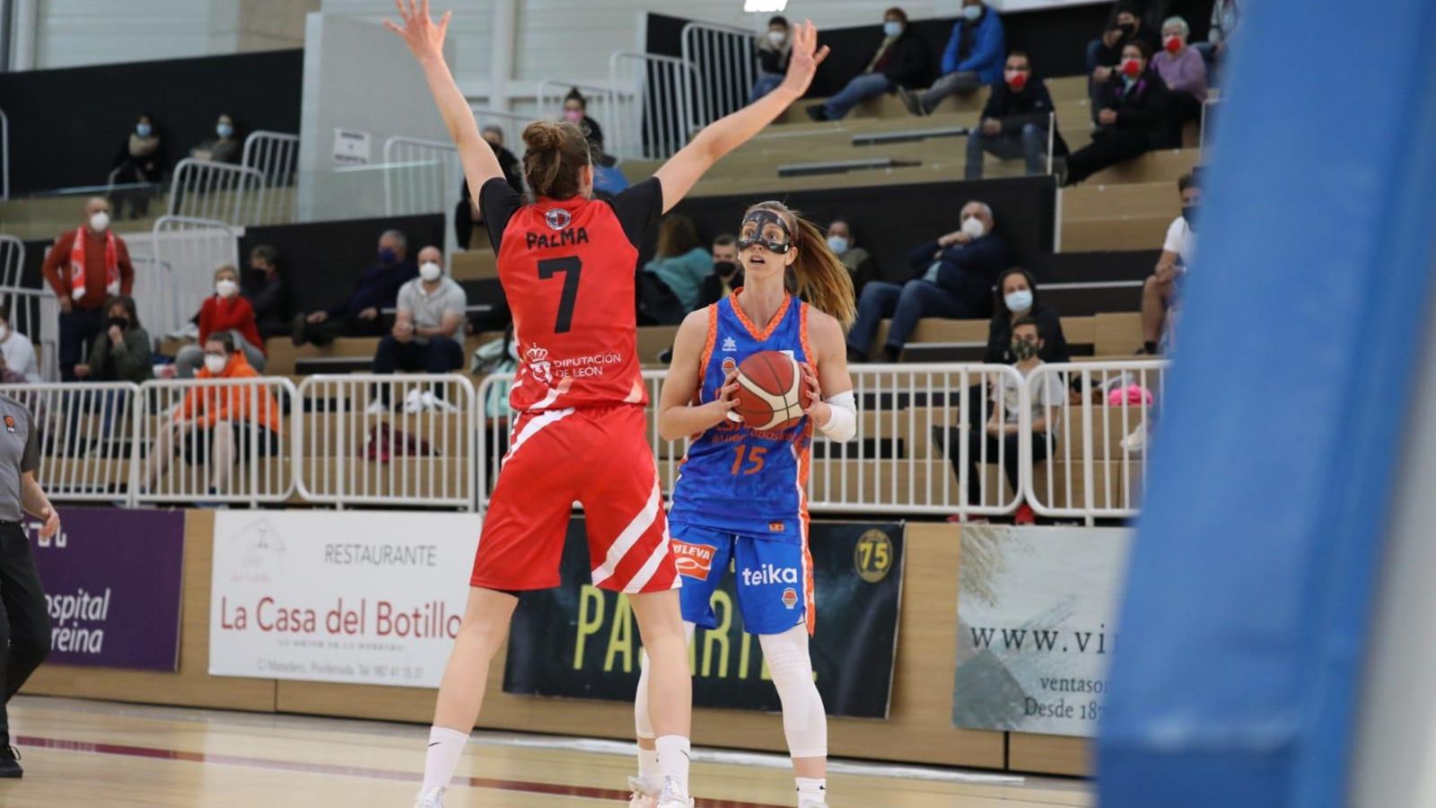 Laura Gil, durant el partit a Bembibre de la temporada passada