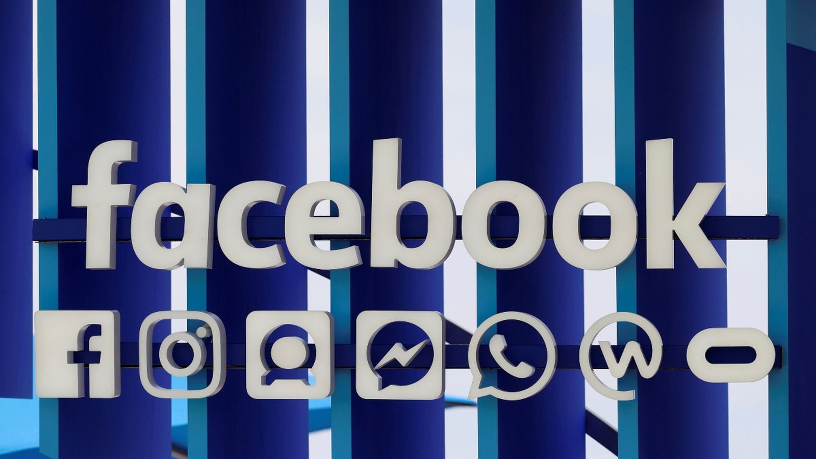 Panell amb els logotips de les aplicacions de Facebook