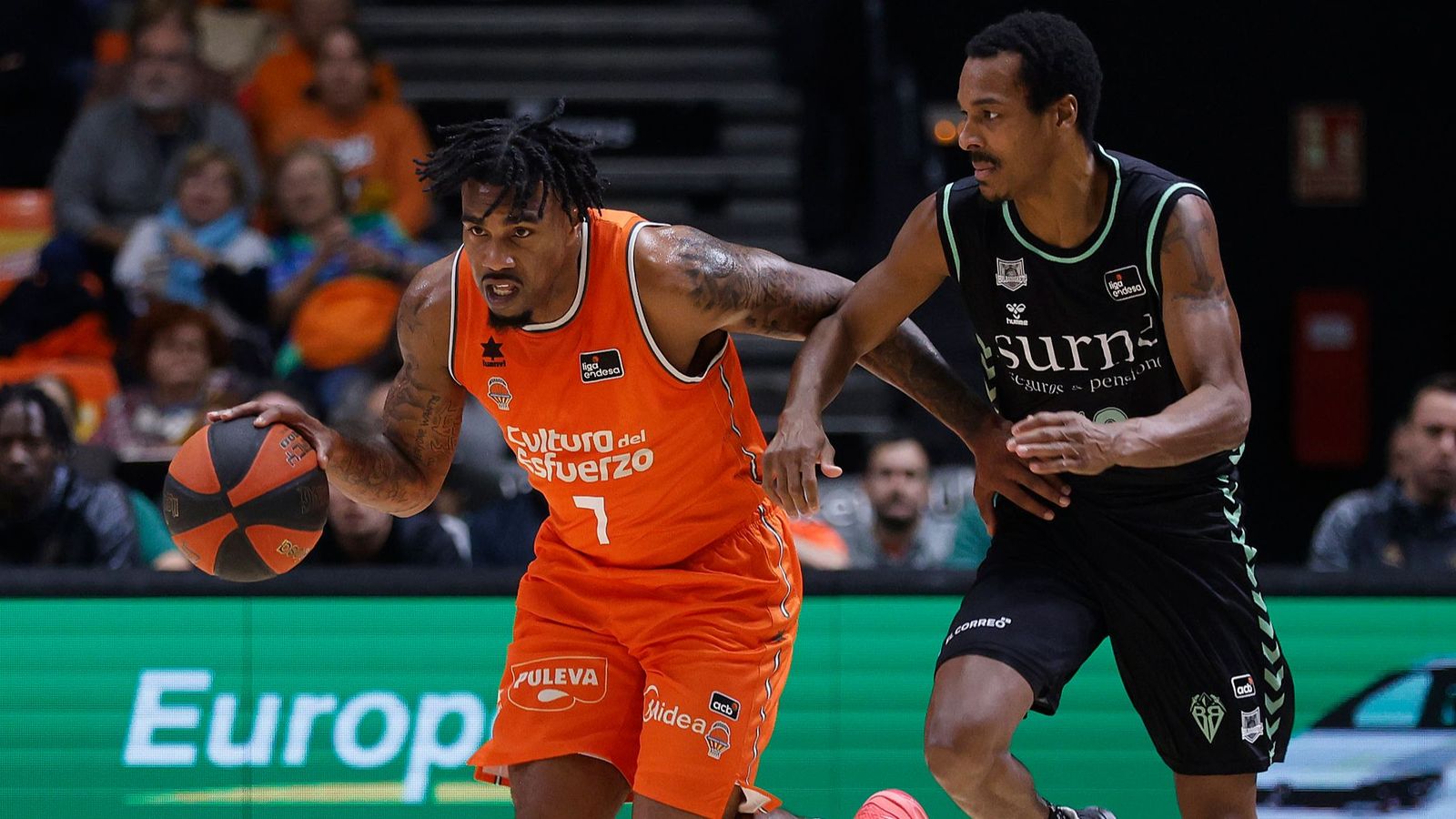 Chris Jones intenta desfer-se de la marca de Renfroe