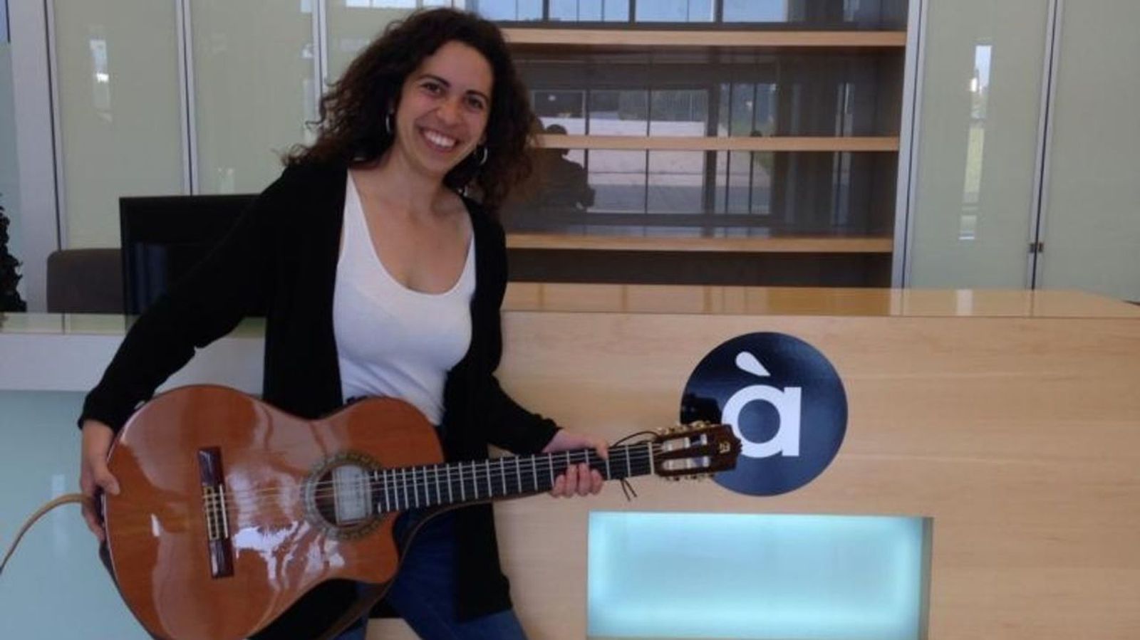 15.04.2019 |  La cantautora Xiomara Abelló ens presenta el disc \'Entre teles\'