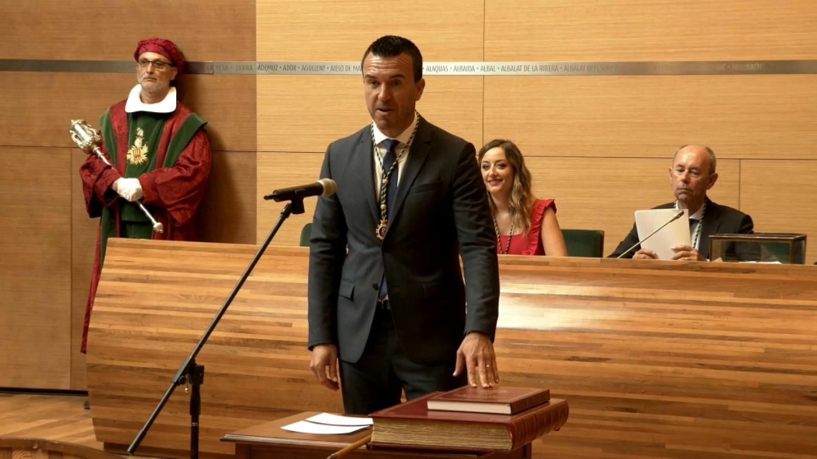 El nou president de la Diputació de València, Vicent Mompó, promet el càrrec