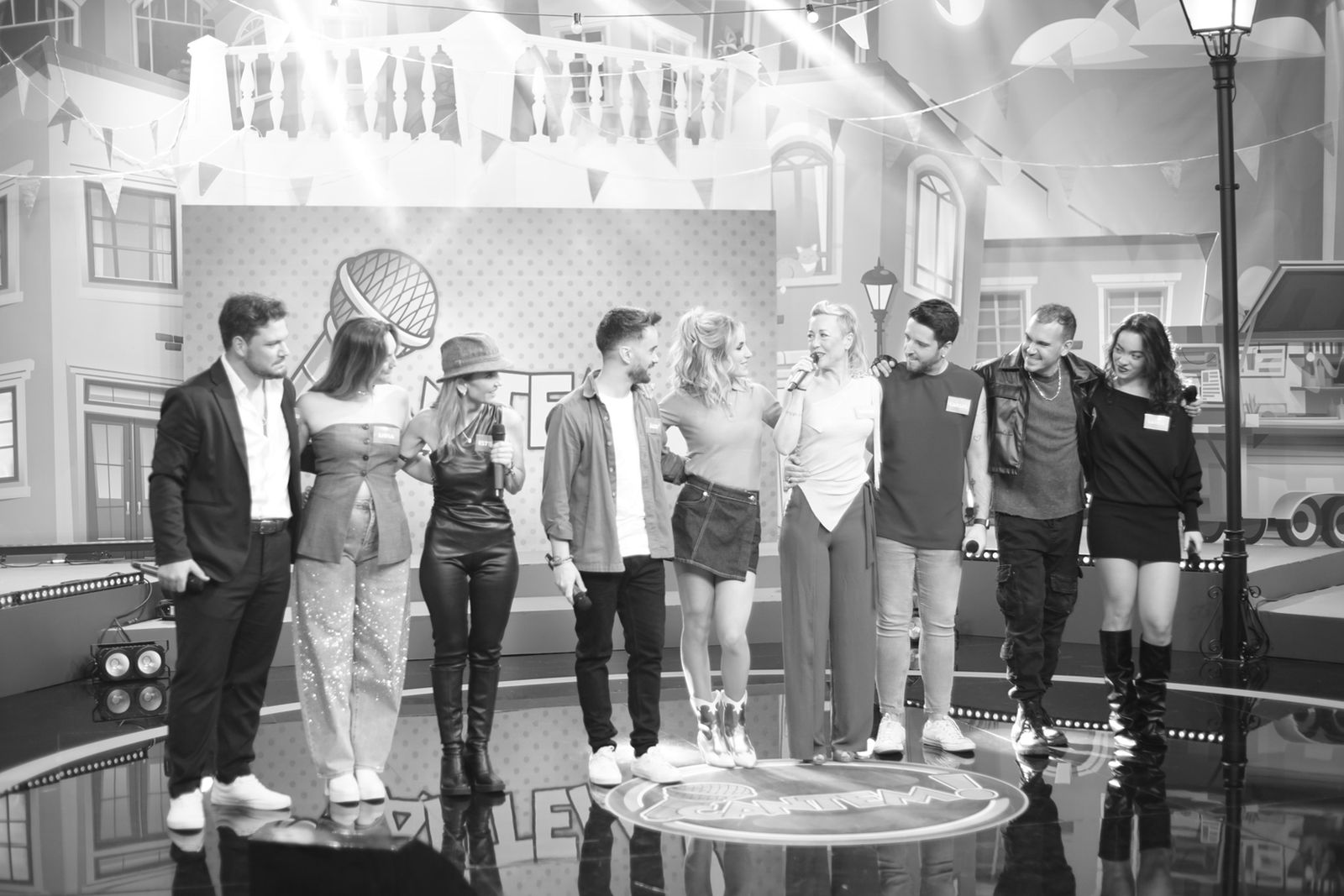 Maria Fuster amb alguns dels concursants que han passat pel Cantem!