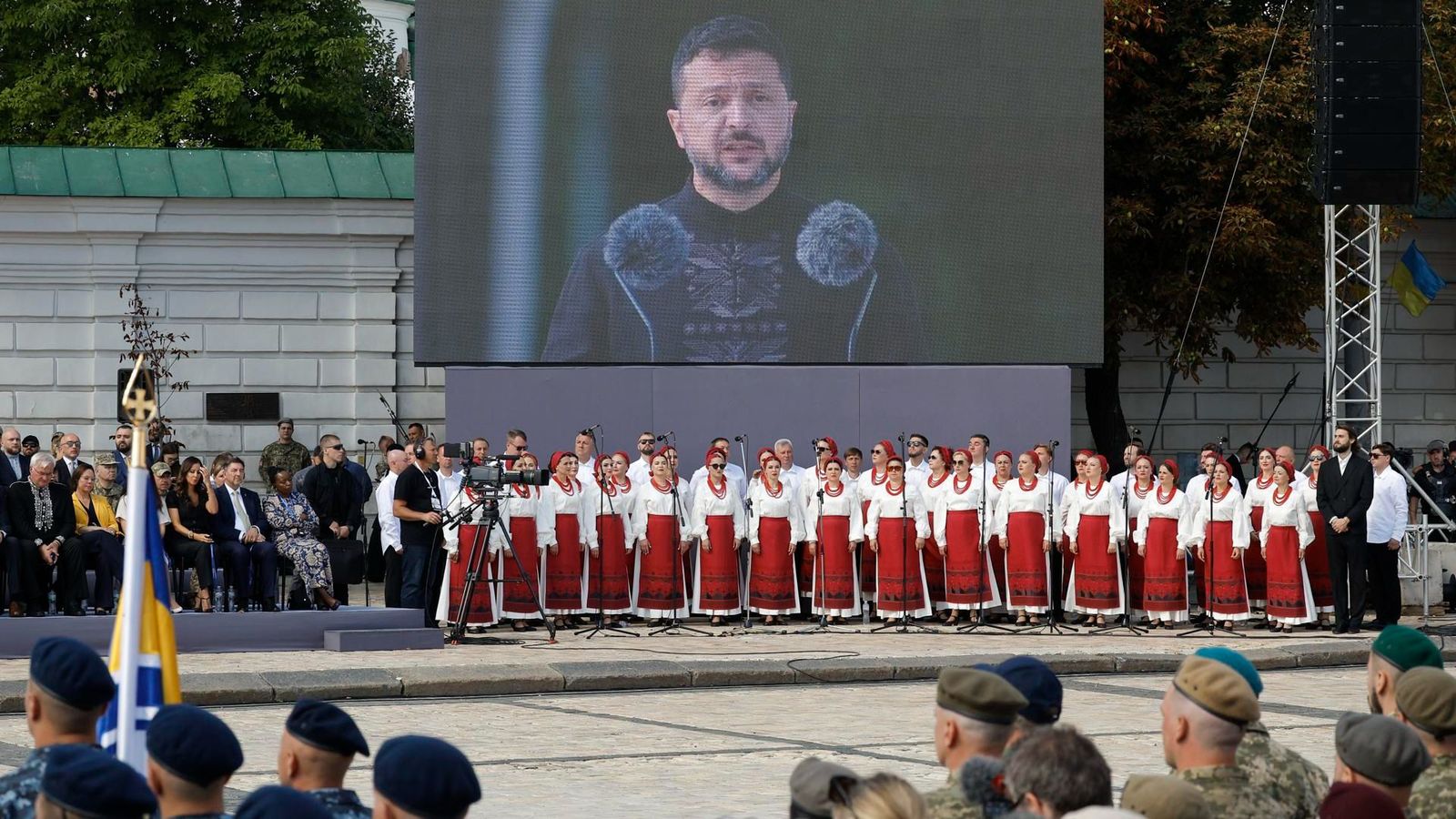 El president ucrainés, Volodímir Zelenski, intervé en l'acte commemoratiu del 35 aniversari de la independència del seu país de la Unió Soviètica