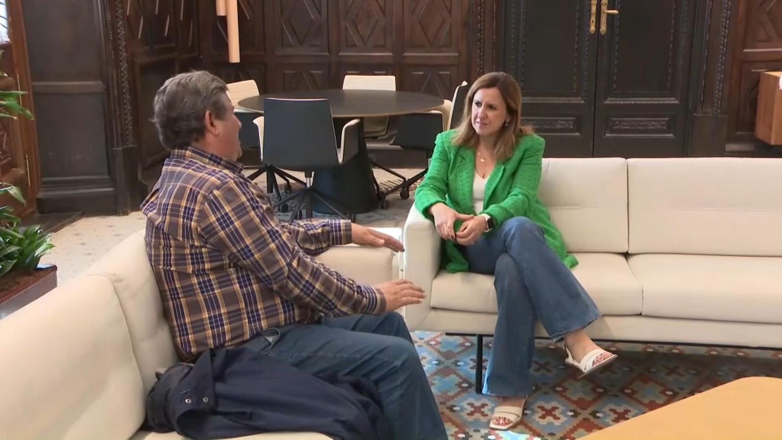 Català amb l'alcalde de la pedania de la Punta