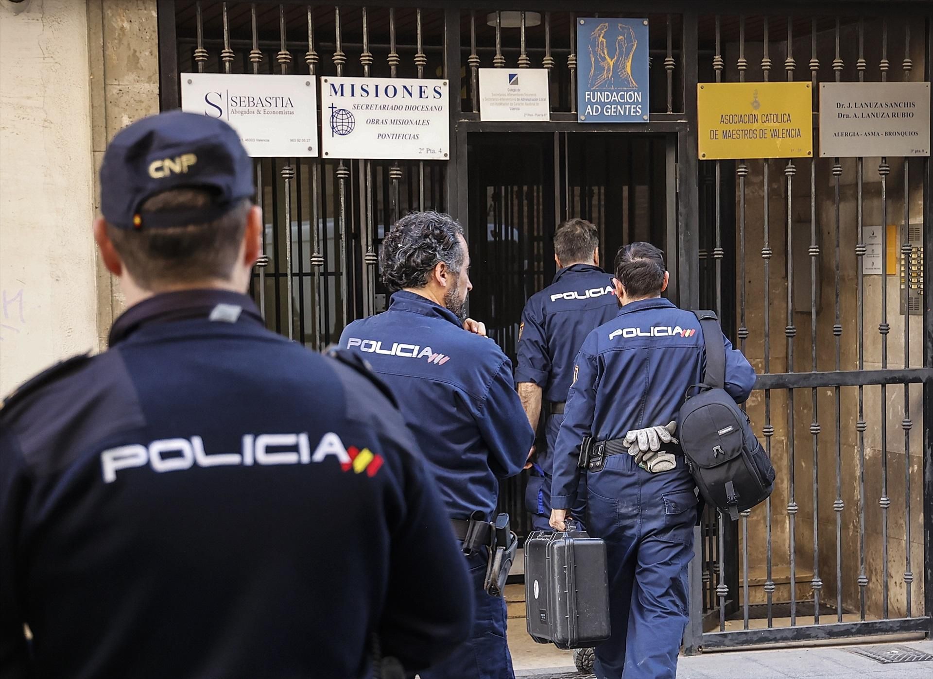 Policies entren al domicili del canonge assassinat, el gener del 2024 Policies entren en el domicili del canonge assassinat, el passat gener del 2024