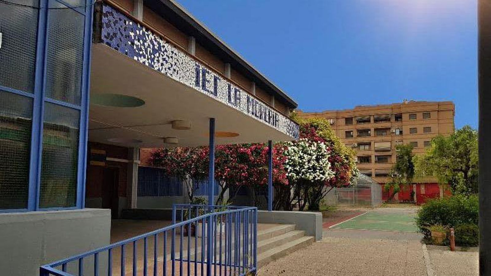 Façana de l'IES La Moreria de Mislata (Horta)
