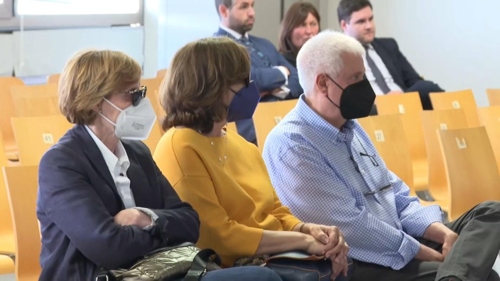 L'exsogre del ionqui dels diners i principal acusat del cas, Mariano López, seu al banc dels acusats amb Vicenta i María Concepción Torregrosa, les sues dona i la cunyada, també imputades