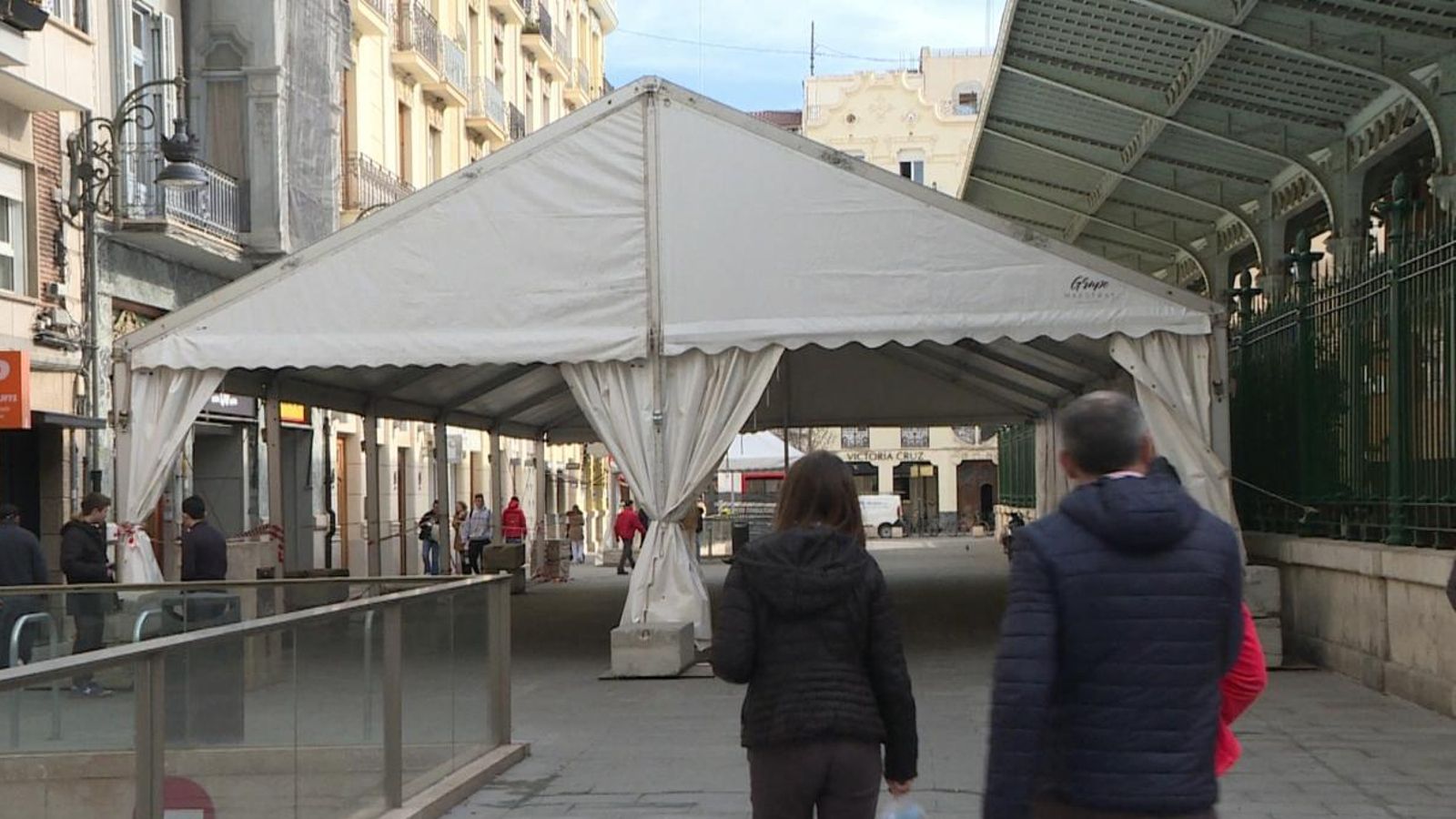 Els envelats de falles prenen la ciutat