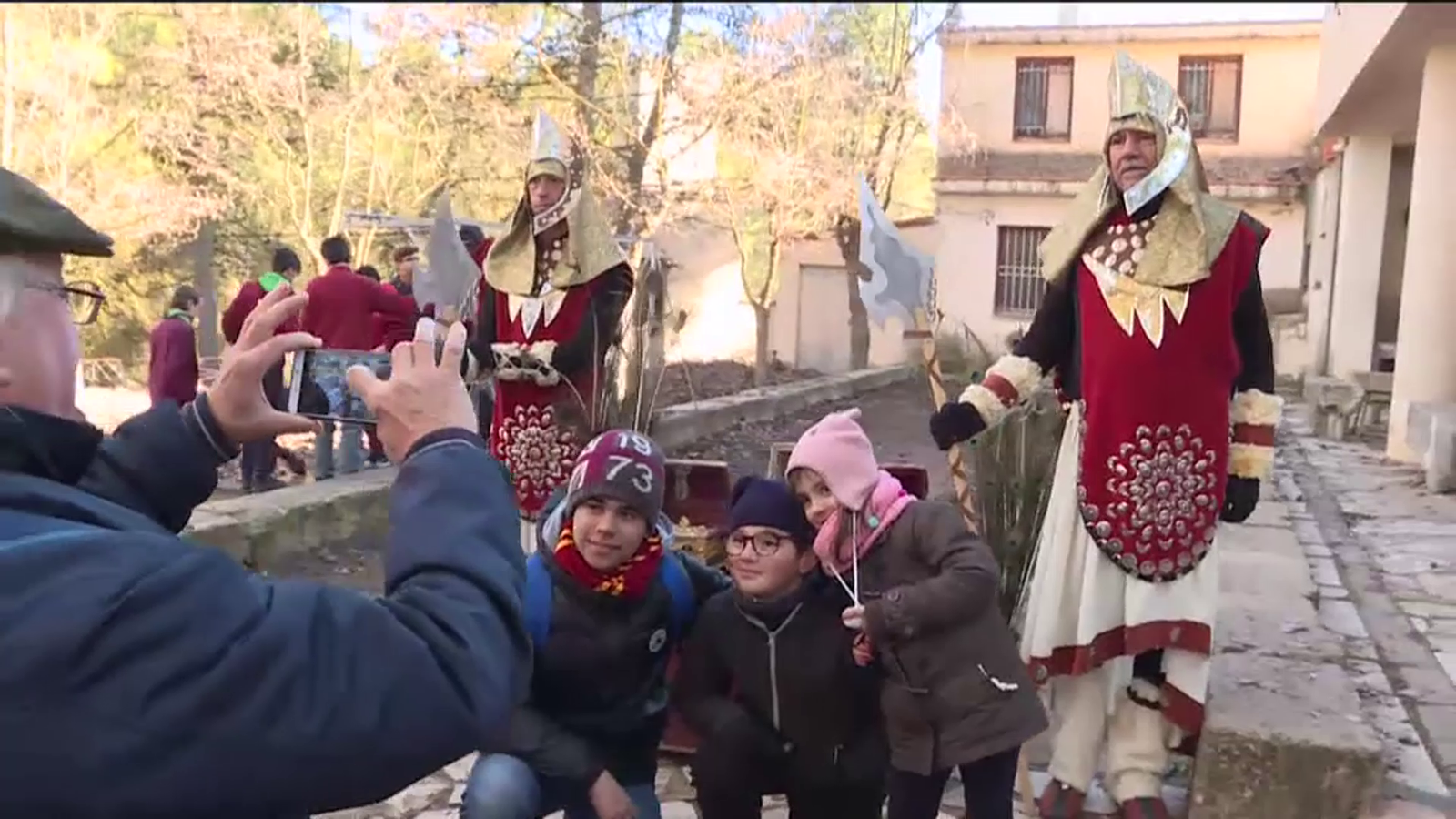VÍDEO | Alcoi es prepara per a rebre els Reis Mags en la cavalcada més antiga d\'Espanya
