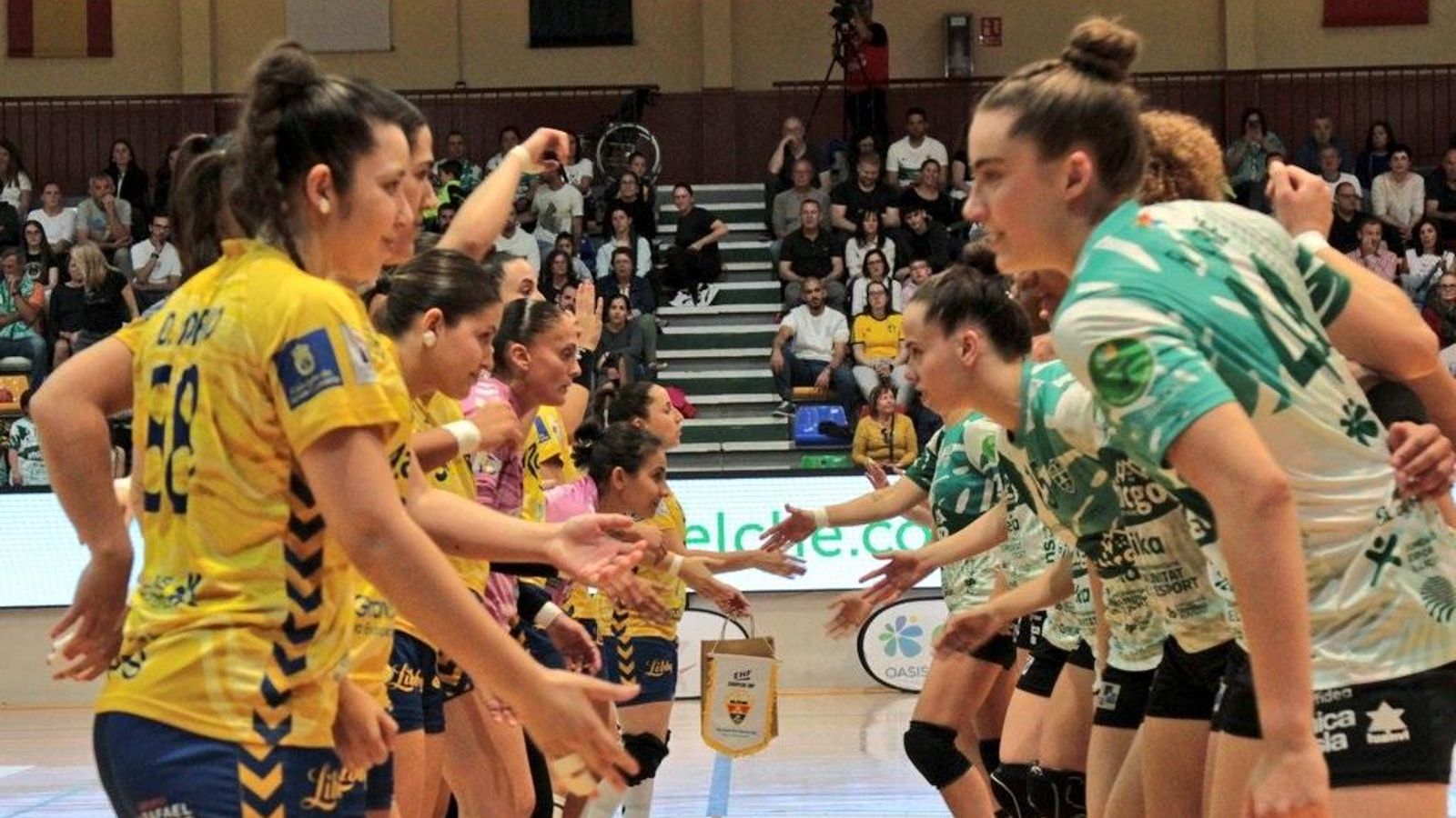 Les jugadores d'Elx i Rocasa, abans del duel