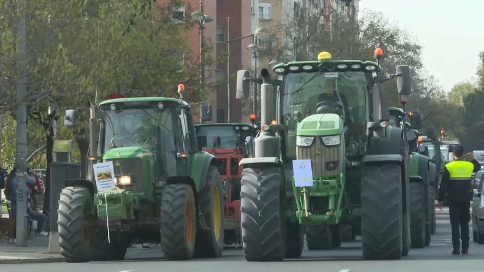 Tractorada per a reivindicar mesures que salven el sector arrosser