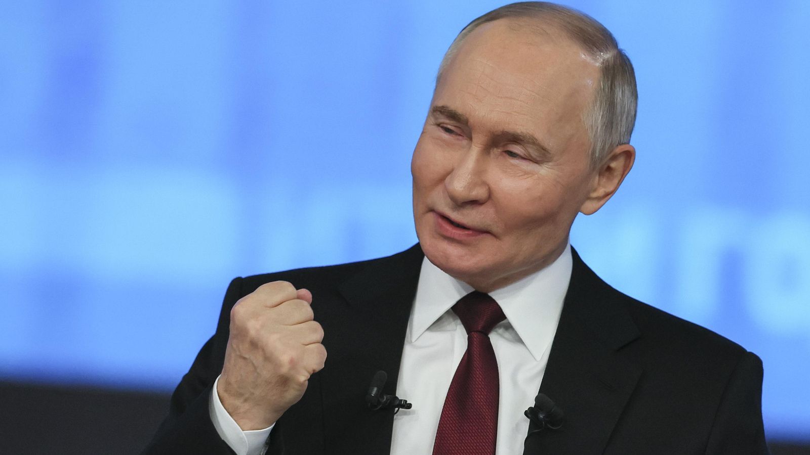 El president rus, Vladimir Putin, durant la seua conferència de premsa anual a la sala de fòrums Gostiny Dvor a Moscou, Rússia