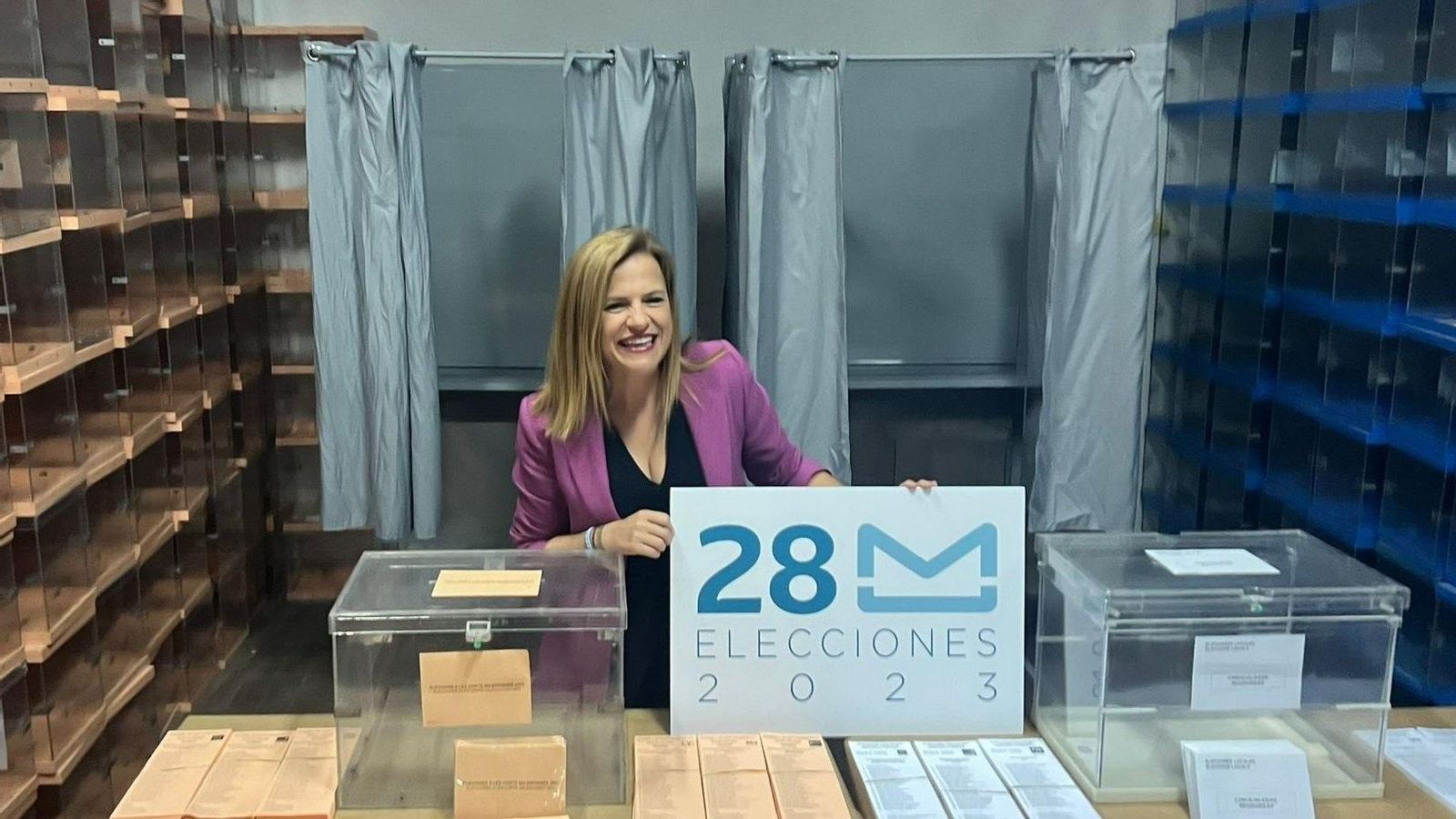 La delegada del govern espanyol a la Comunitat Valenciana, Pilar Bernabé, ha visitat el magatzem electoral de la província de València La delegada del Govern en la Comunitat Valenciana, Pilar Bernabé, ha visitat el magatzem electoral de la província de València