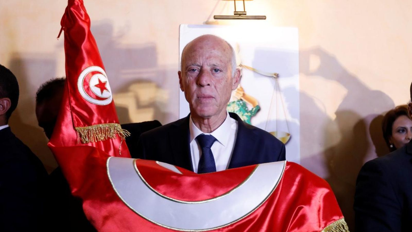 Kaïs Saïed, després de conéixer el sondeig que li dona la victòria en les eleccions presidencials a Tunísia