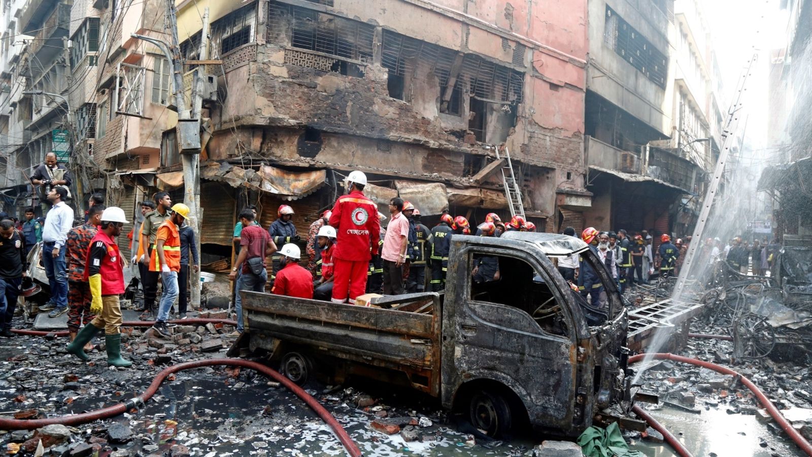 L'incendi ha començat en un edifici de cinc plantes conegut com a Mansió Haji Wahed