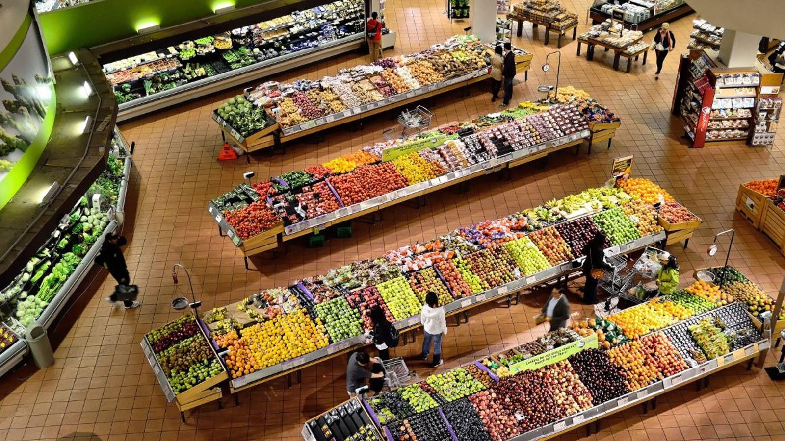 Secció de fruita i verdura en un supermercat