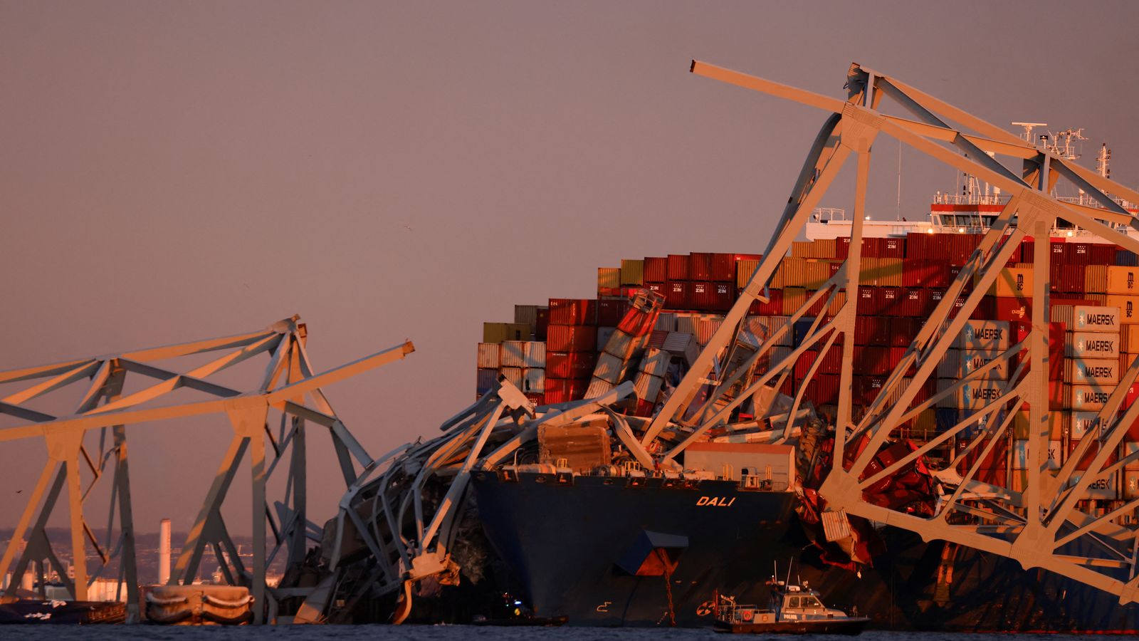 Imatges aèries del pont de Baltimore i el moment del xoc del vaixell mercant