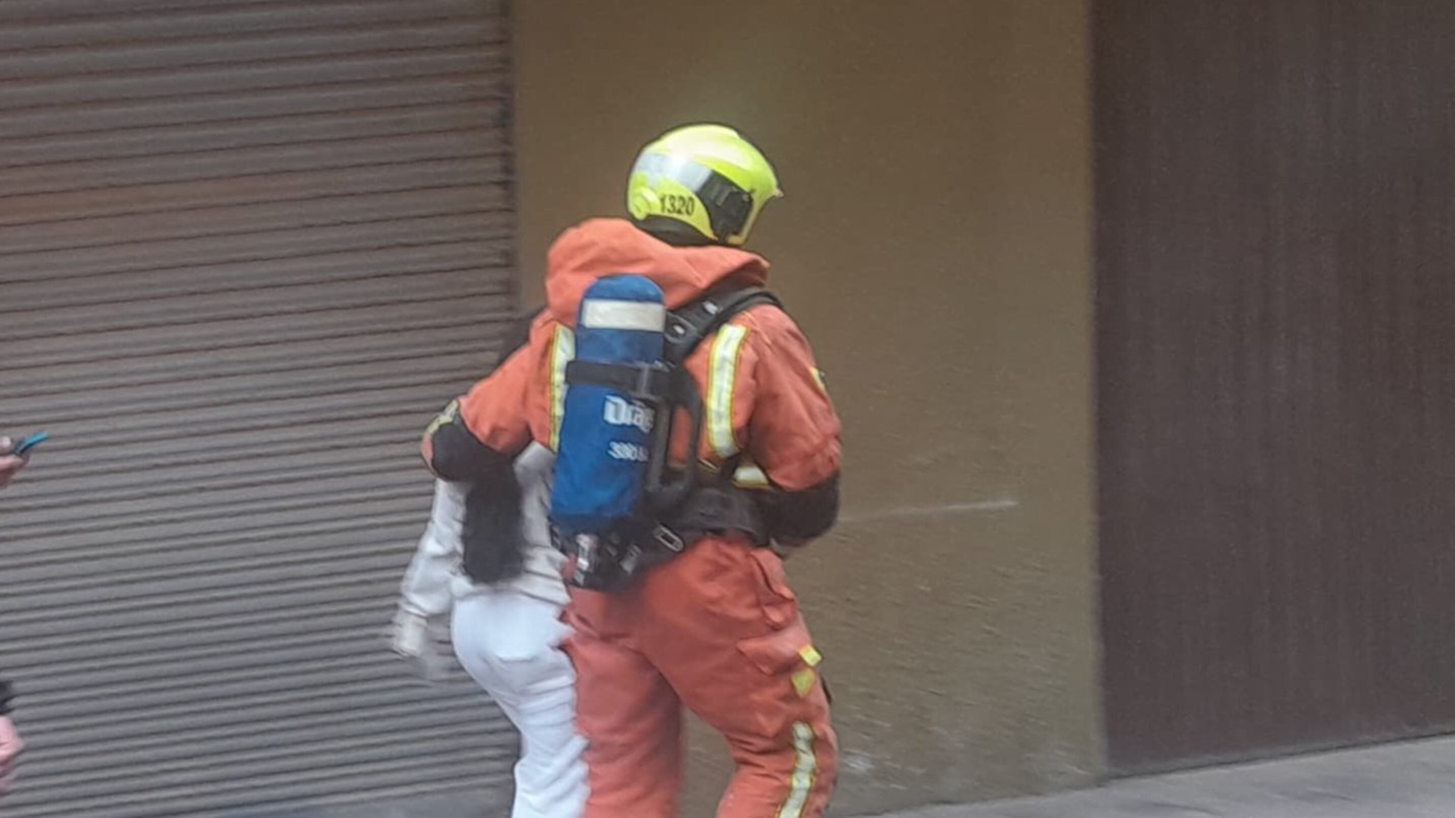 Han participat tres dotacions del parc de bombers d'Alzira i Cullera.