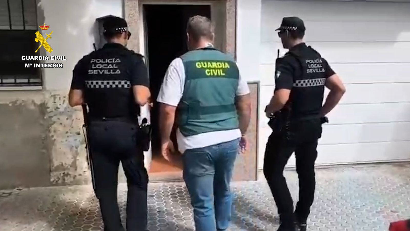 En imatge, una de les intervencions de l'operació Bonifaz