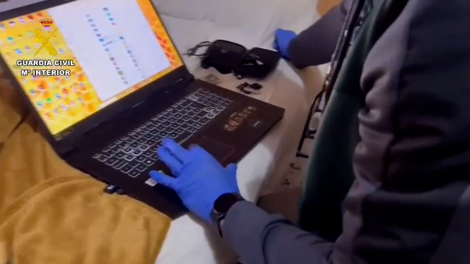 Imatges del vídeo compartit als mitjans per la Guàrdia Civil