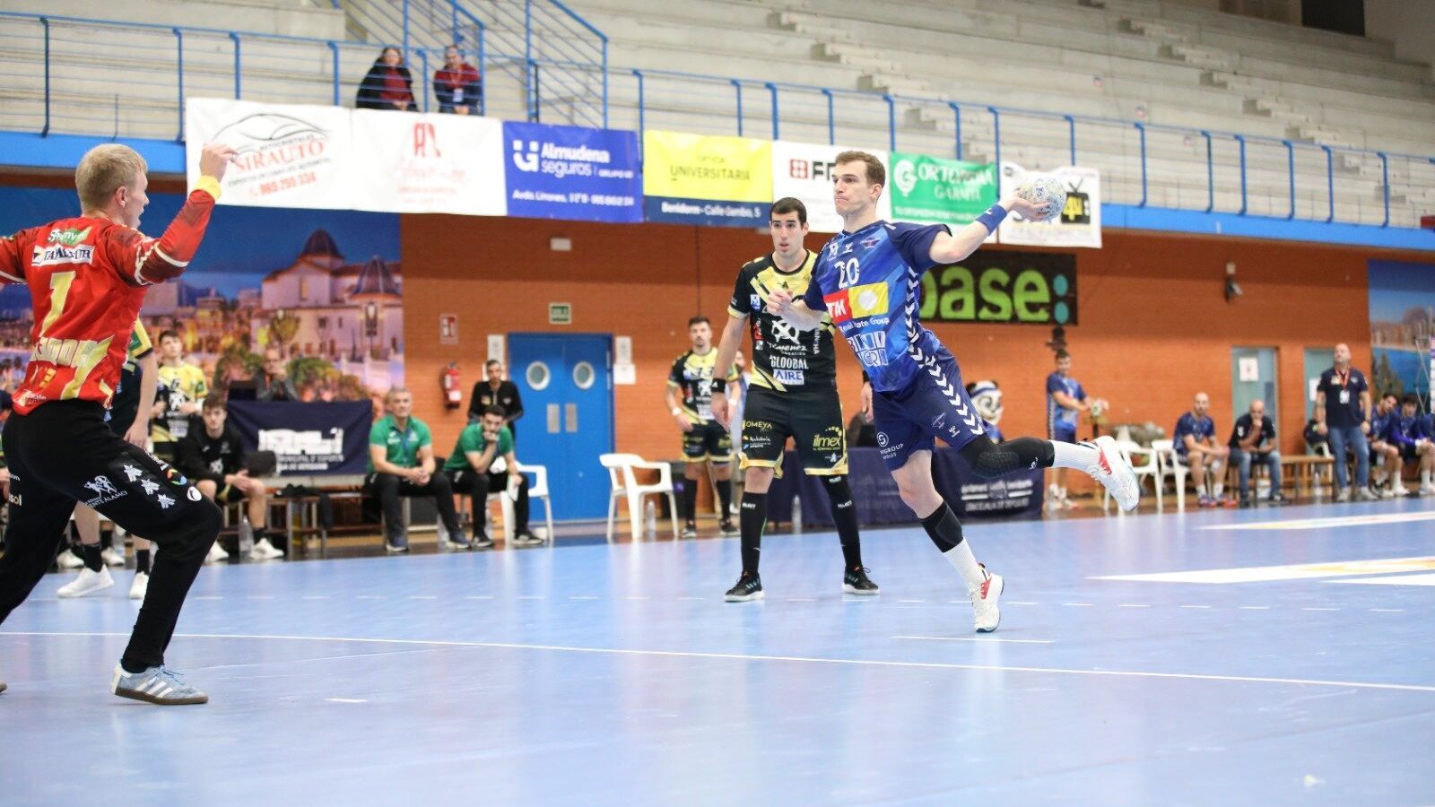 Ramiro Martínez, en una acció d'atac