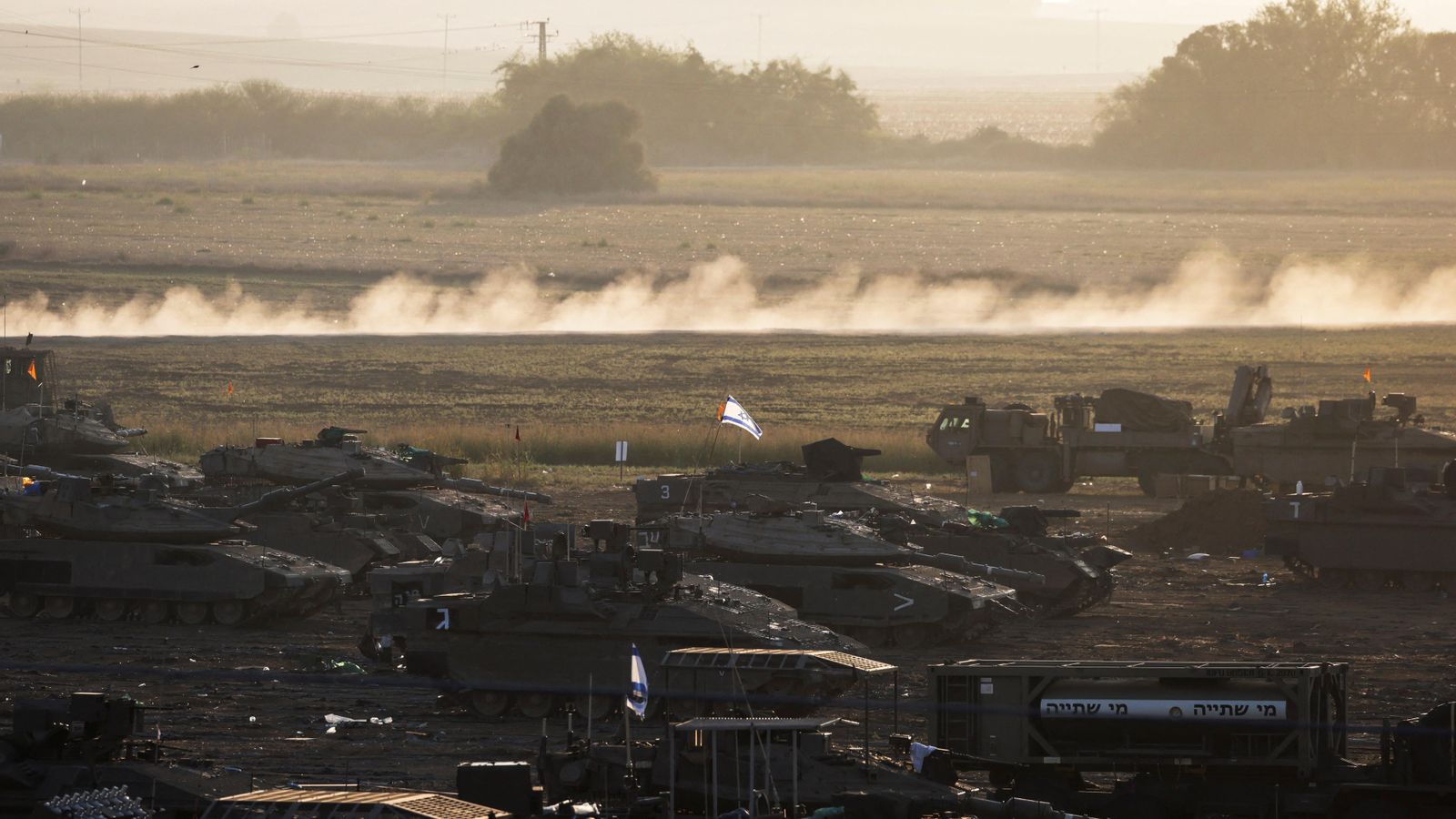 Tancs israelians concentrats prop de la frontera amb Gaza, aquest divendres