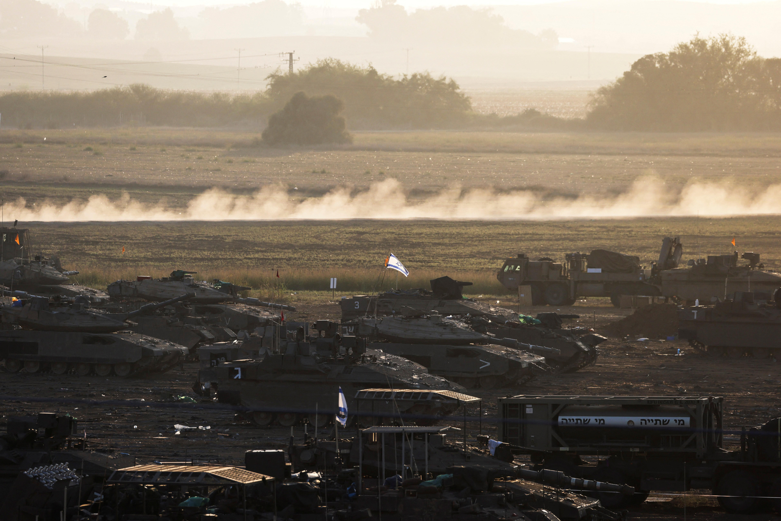 Tancs israelians concentrats prop de la frontera amb Gaza, aquest divendres