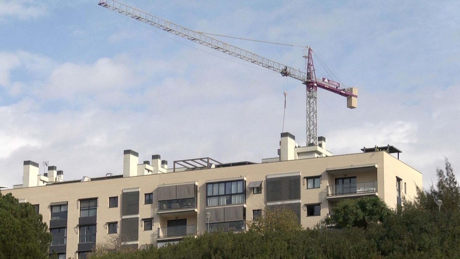 Casa 47 agafa el nom de l'article de la Constitució que parla de l'habitatge