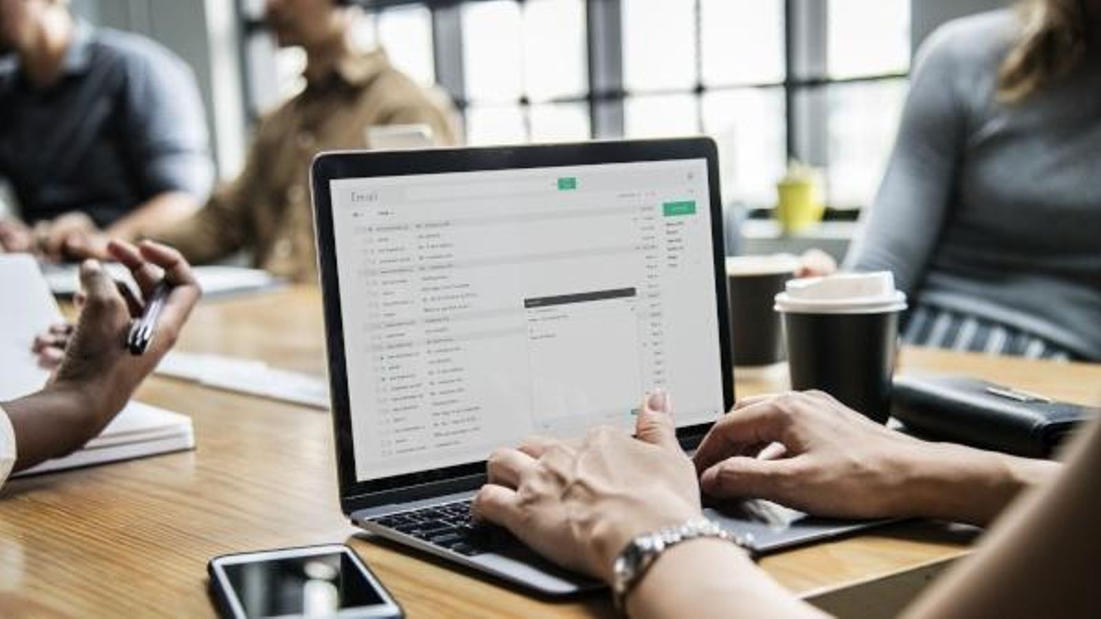 Esborrar correus electrònics per a salvar el planeta