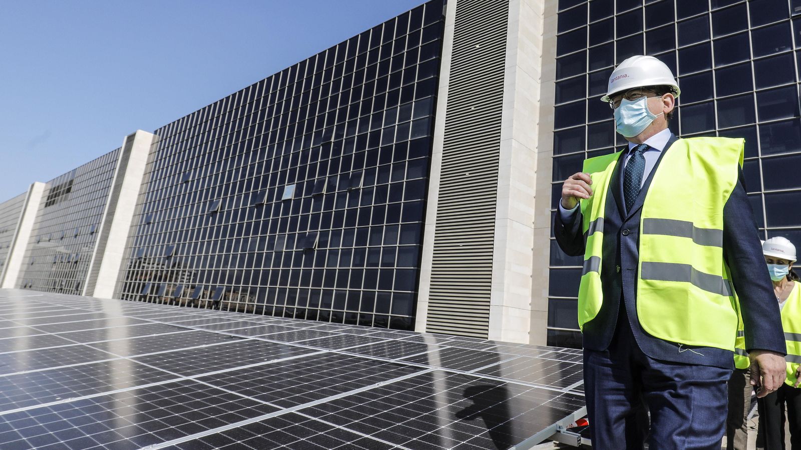 El cap del Consell, Ximo Puig, durant la presentació de les plaques solars de la Ciutat de la Justícia