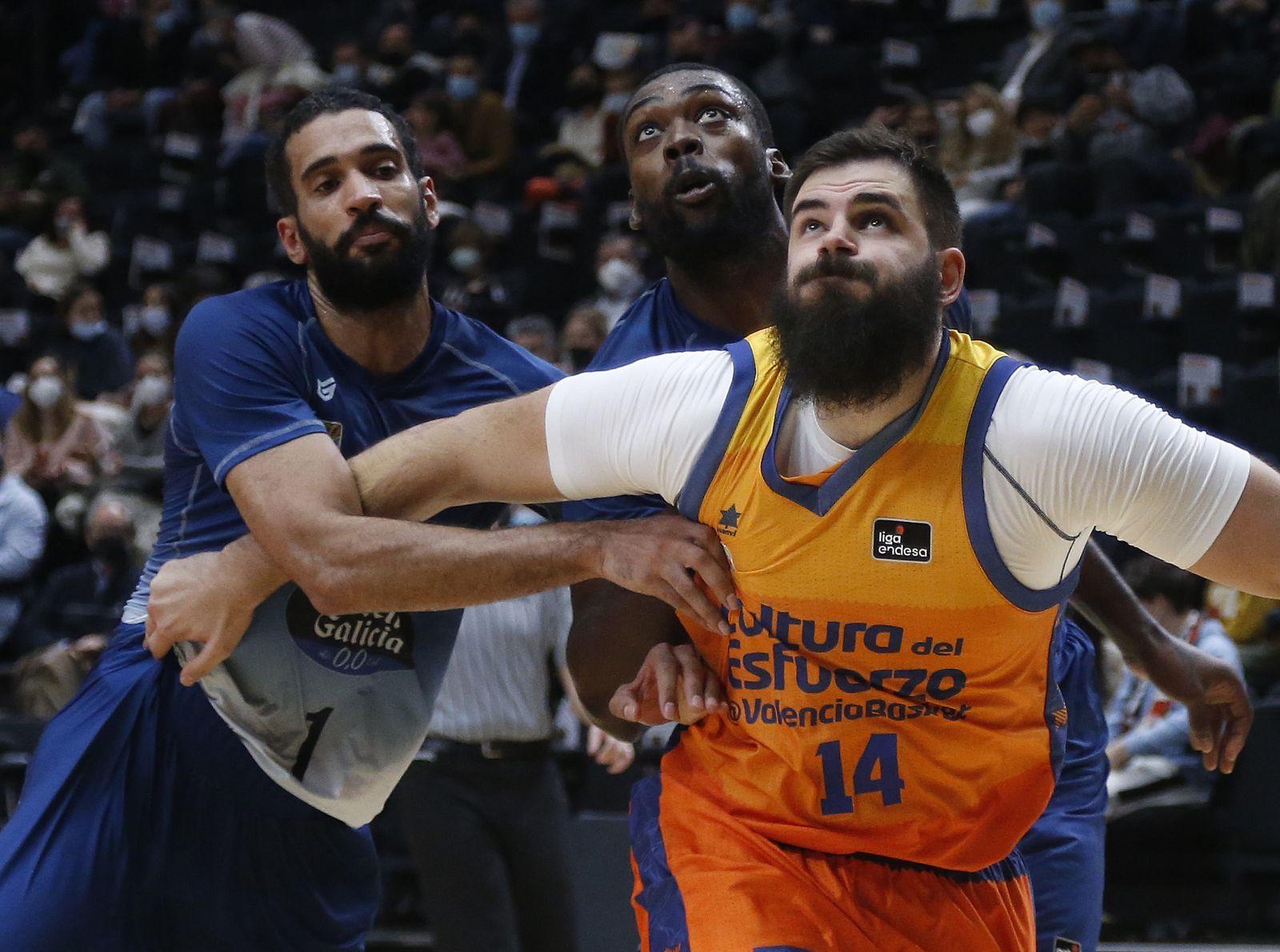 El pivot montenegrí, Bojan Dubljevic, segon màxim anotador taronja del partit, amb 16 punts