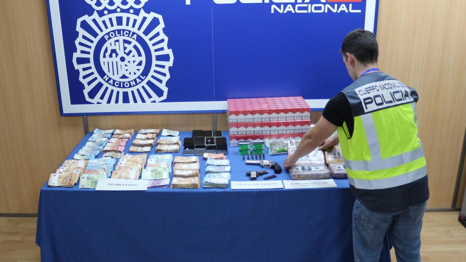 Droga i material intervingut en l'operació