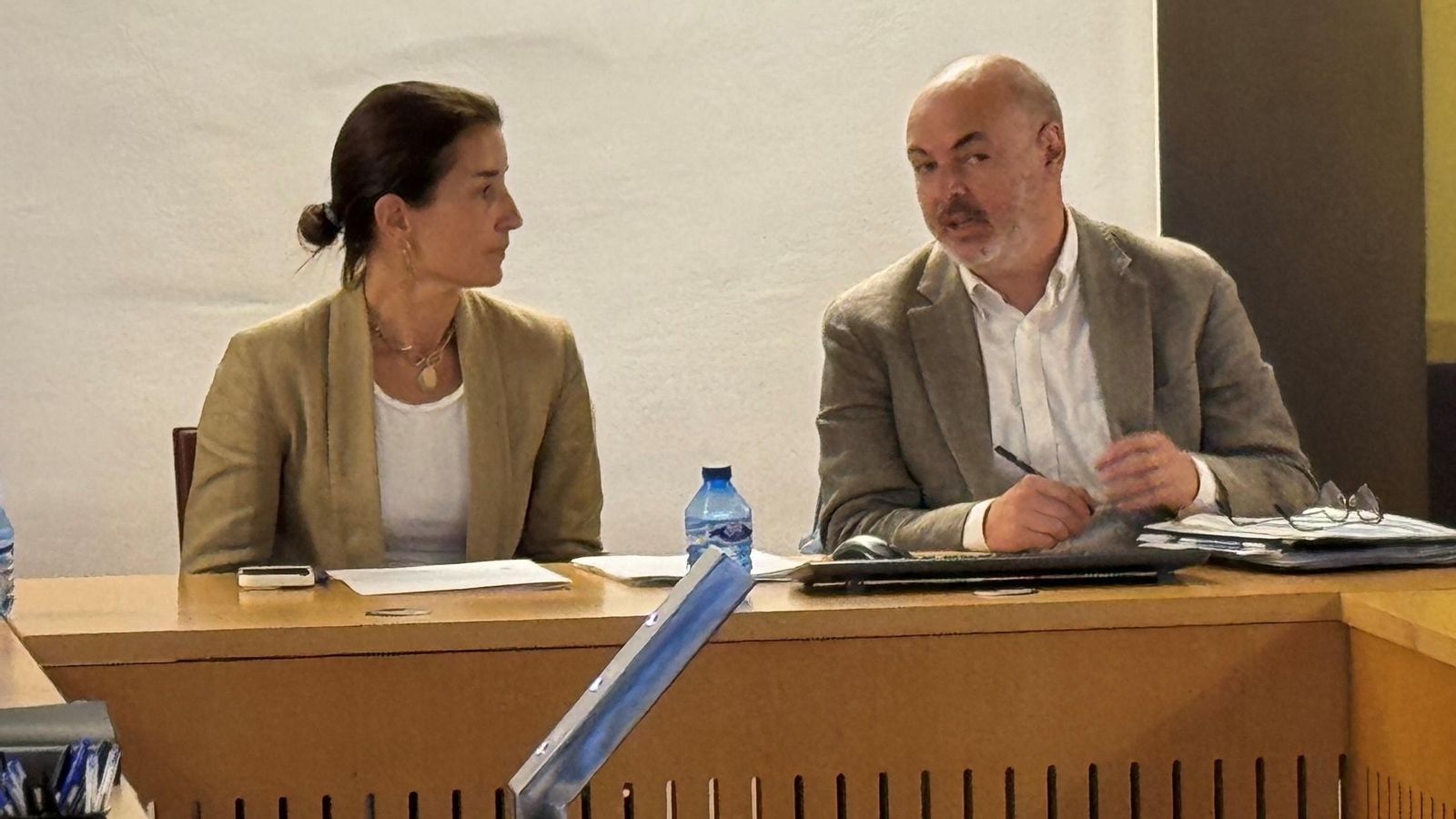 La consellera d'Hisenda, Ruth Merino, i el secretari autonòmic, Eusebio Monzó