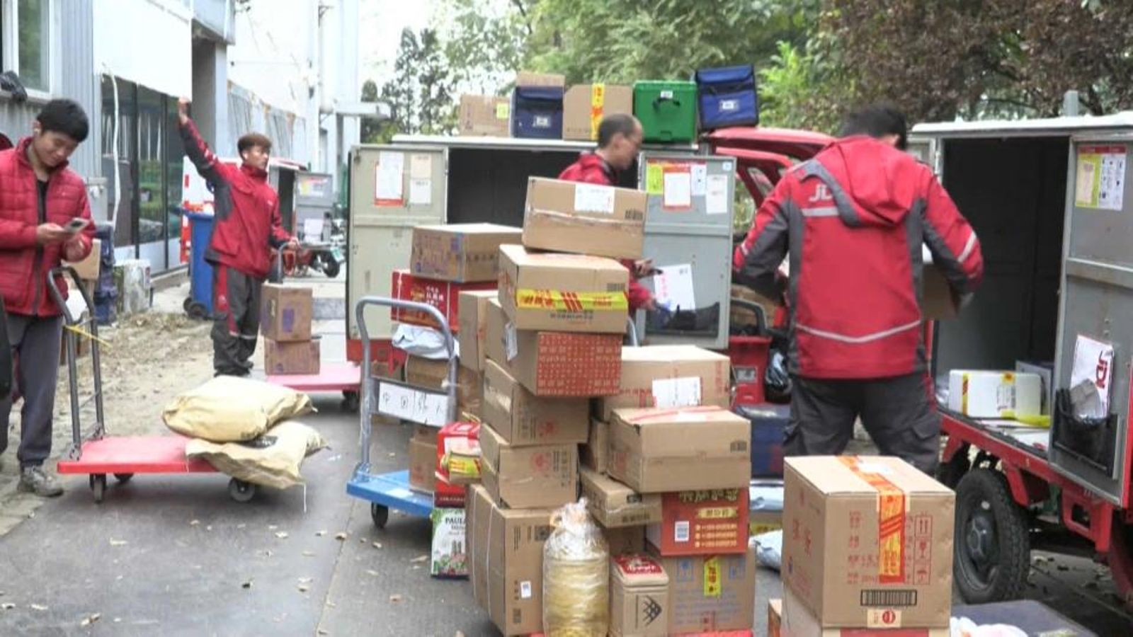 La Comissió Europea vol gravar amb 2€ les compres en plataformes com Temu o SheIn