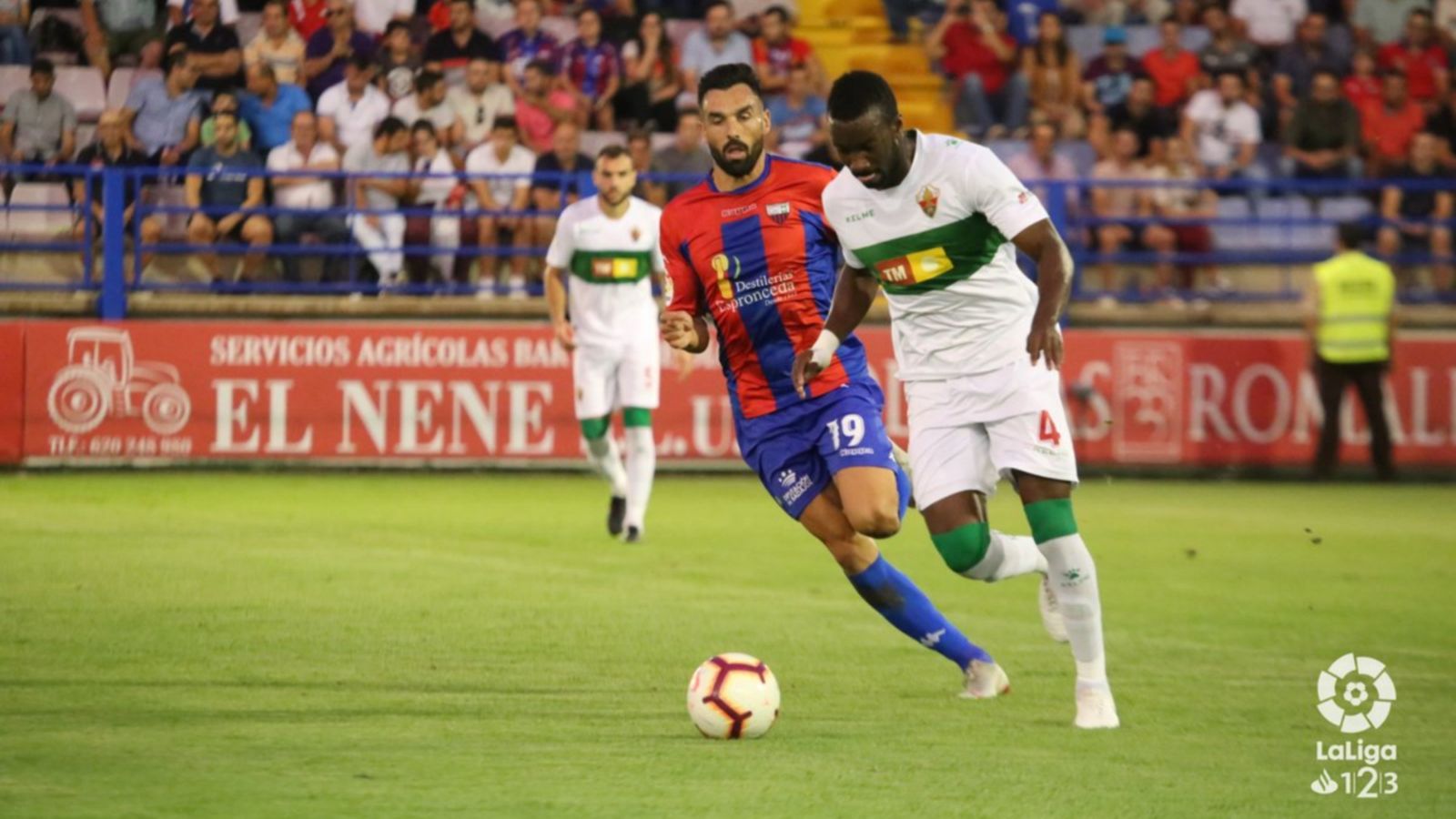 L'Elx va remuntar dos gols en contra amb 10 jugadors