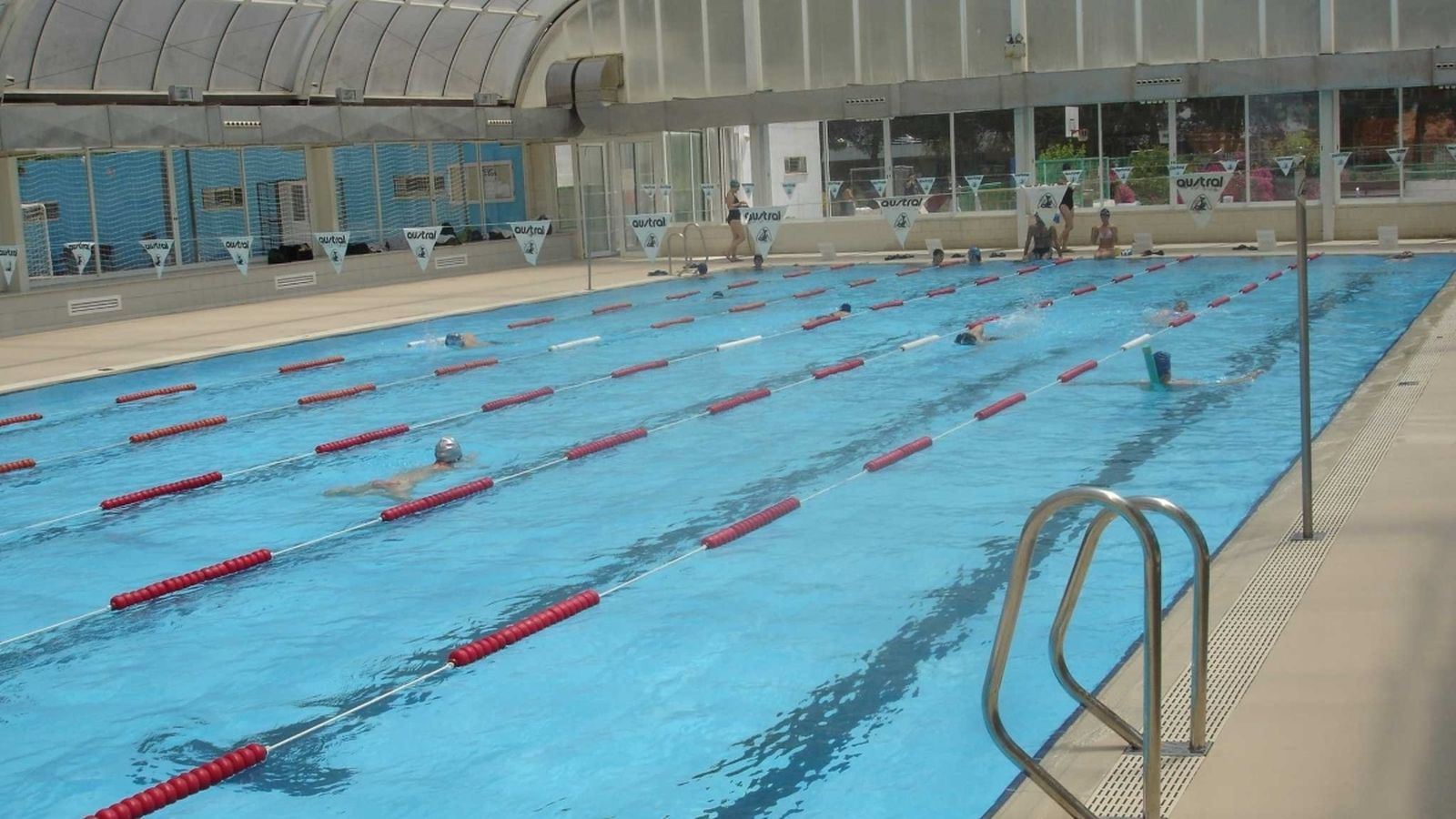 Mor ofegat un home de 79 anys en una piscina de Benidorm