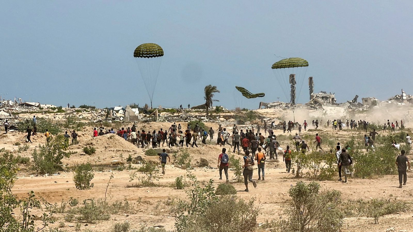 Un adolescent de quinze anys ha mort a Gaza després de ser colpejat per un dels palets d’ajuda humanitària