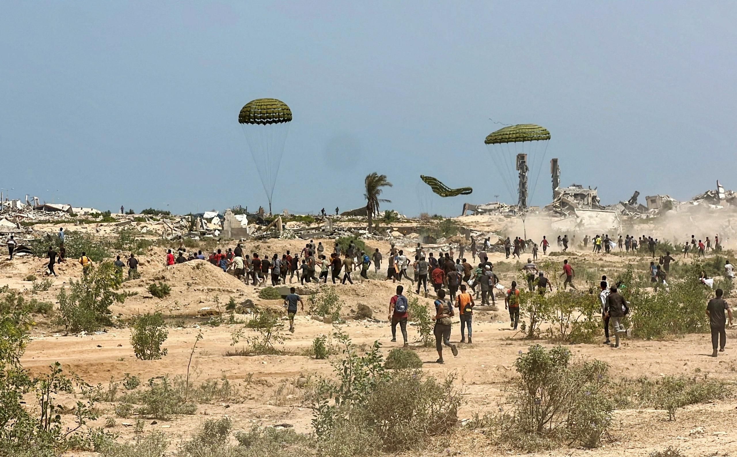 Un adolescent de quinze anys ha mort a Gaza després de ser colpejat per un dels palets d’ajuda humanitària