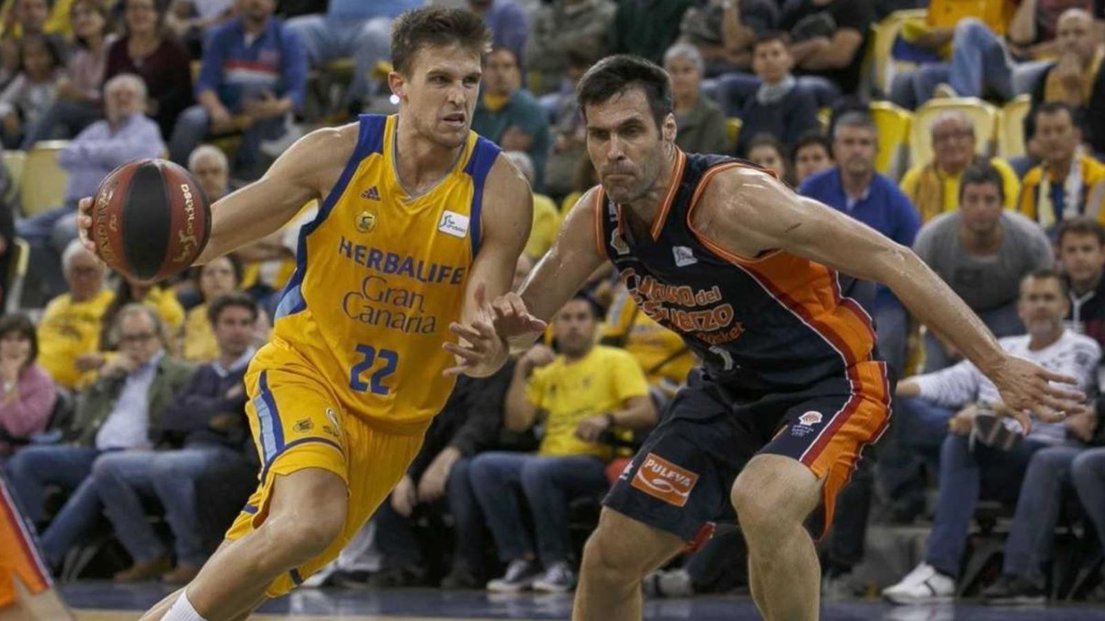 La derrota a Canàries obliga els taronja a decidir la sèrie a casa.