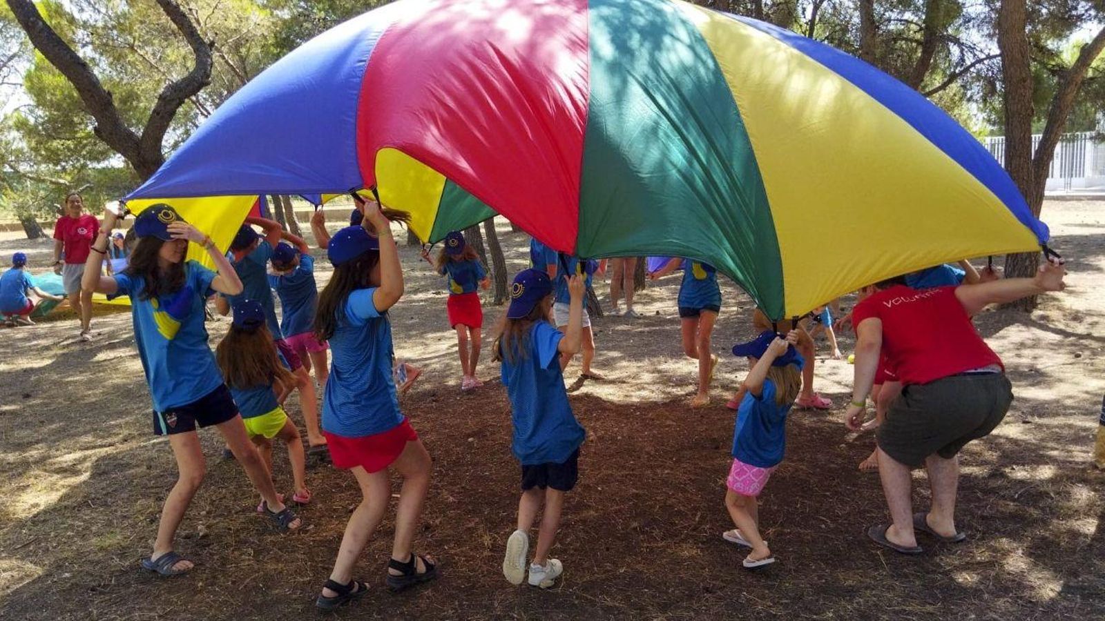 Xiquetes i xiquets ucraïnesos al campament d'estiu de Sant Antoni de Benaixeve