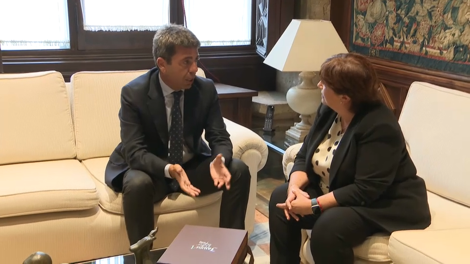 Carlos Mazón i la presidenta de l'Acadèmia Valenciana de la Llengua, Verònica Cantó