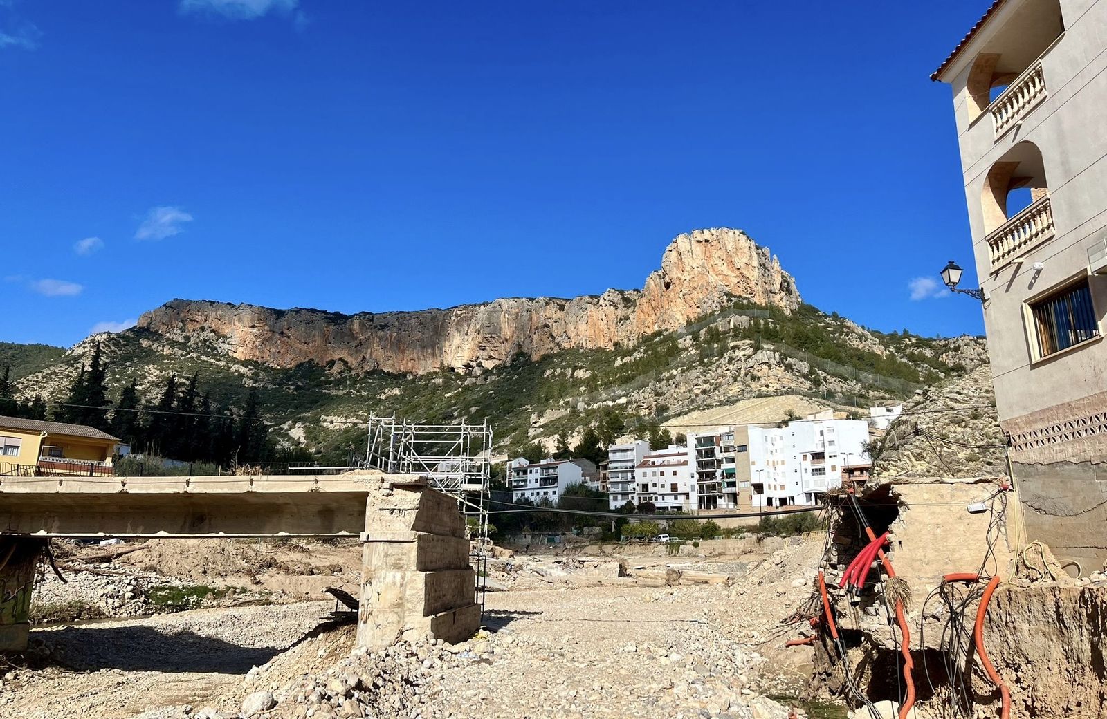 El pont que travessa el riu de Sot (Sot de Xera), destruït per la dana tres mesos després