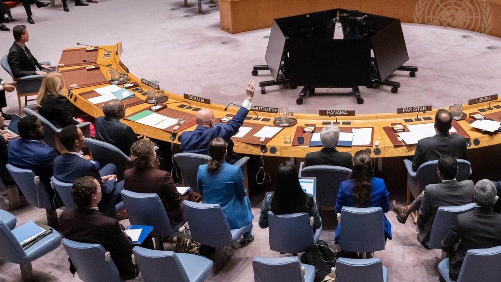 Els representants voten una proposta de resolució durant una reunió del Consell de Seguretat a la seu de l’ONU a Nova York, el 30 d’octubre de 2026