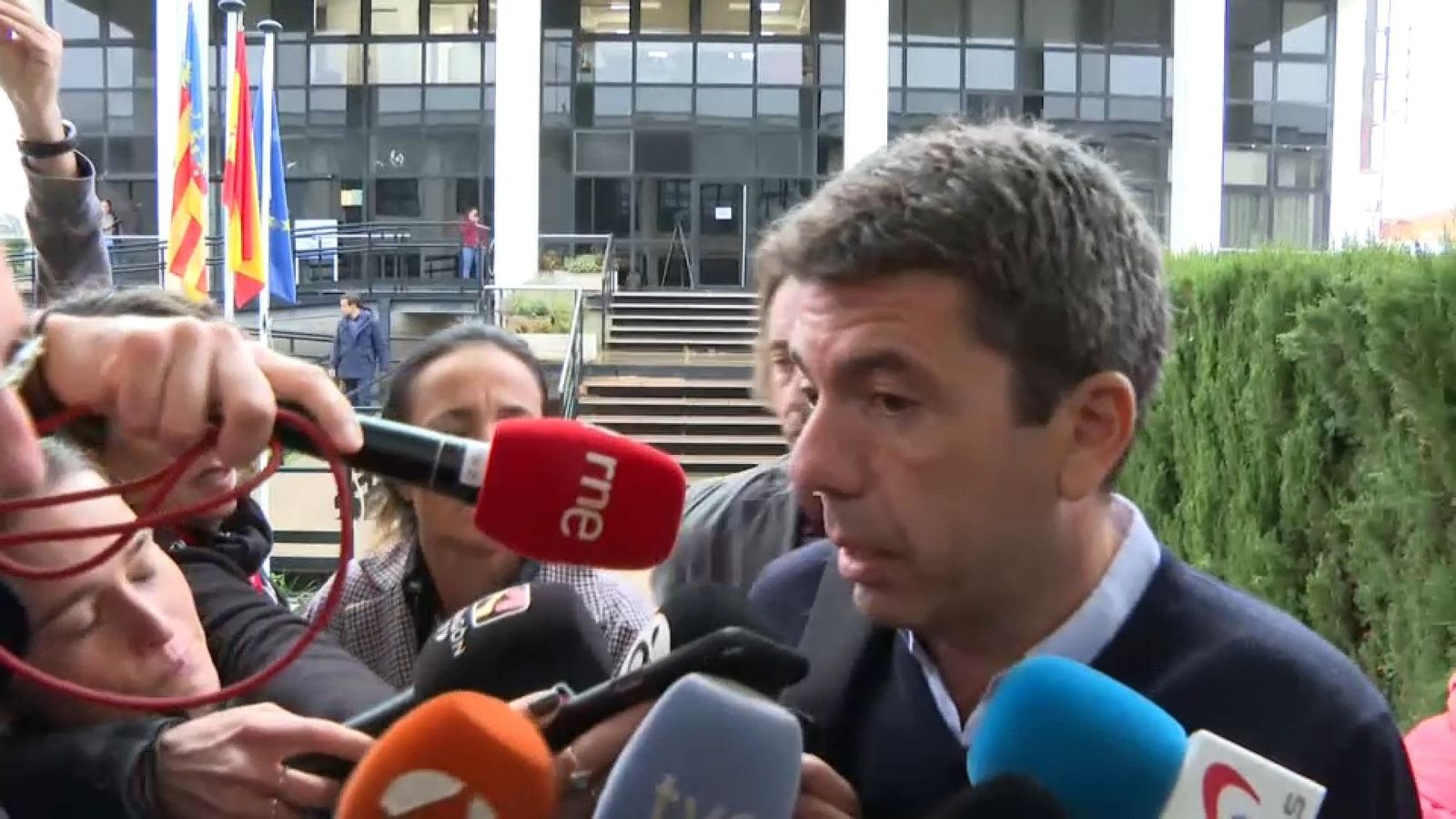 Carlos Mazón a la seua arribada al Cecopi este dimecres