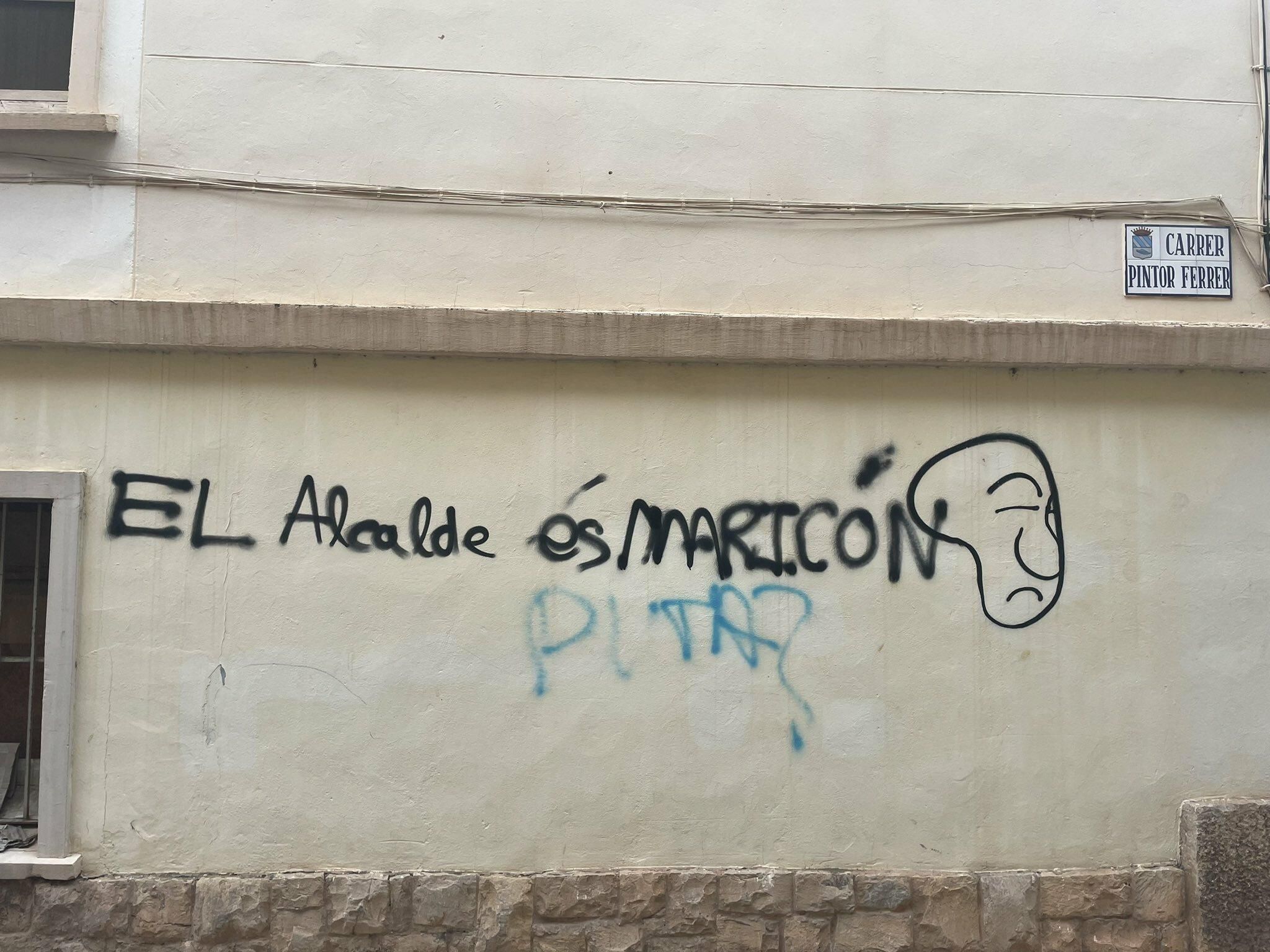 Pintada homofòba contra l'alcalde de l'Alcora Pintada homofòbica contra l'alcalde de l'Alcora