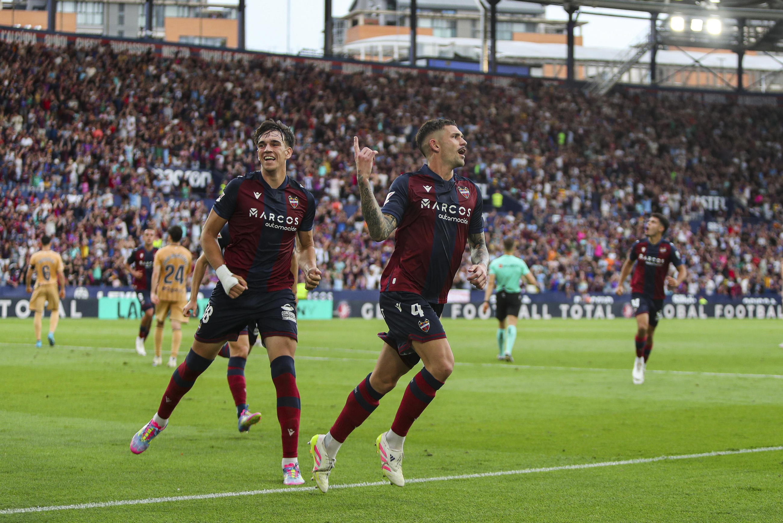 Espí i Dela celebren un gol