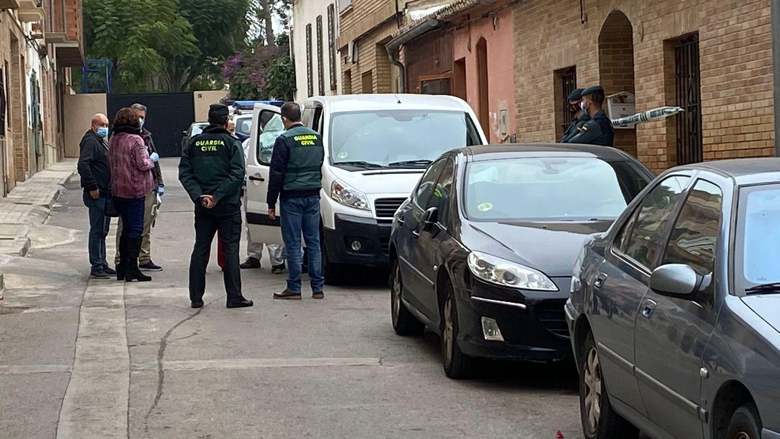 La Policia Científica de la Guàrdia Civil arriba al lloc del presumpte homicidi